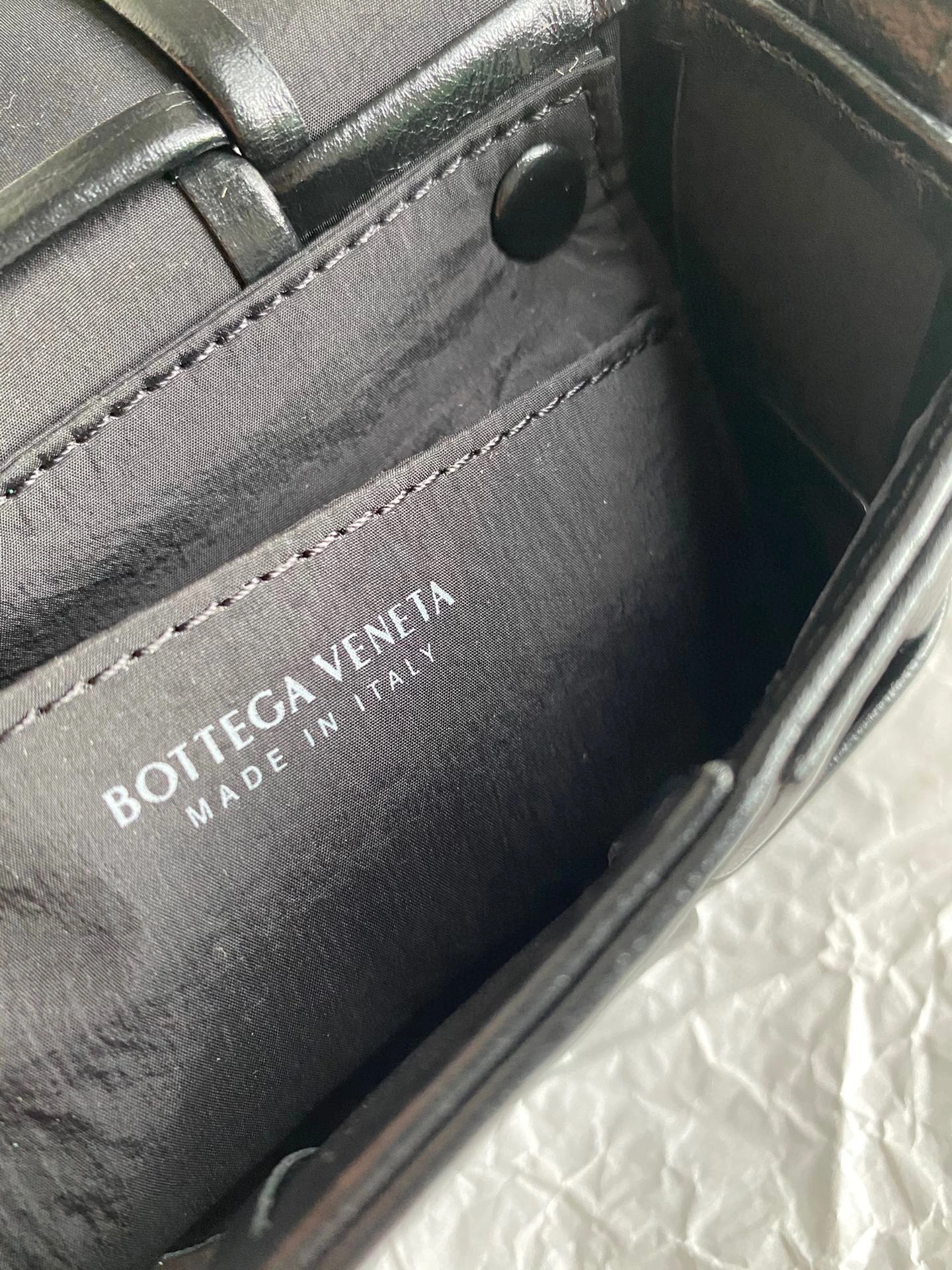 MOMO- 667048-VCQ72-3724 Mini cassette Bag item：B-B000E2321C