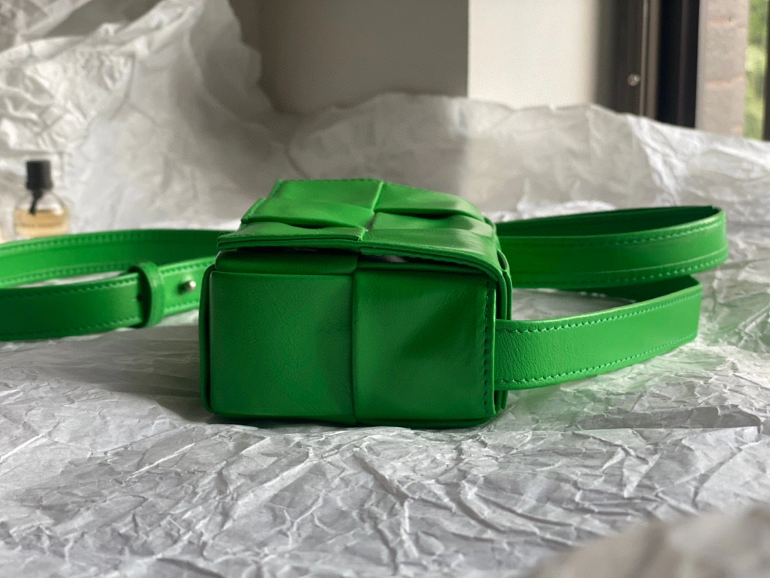 MOMO- 667048-VCQ72-3724 Mini cassette Bag item：B-B000E2322C