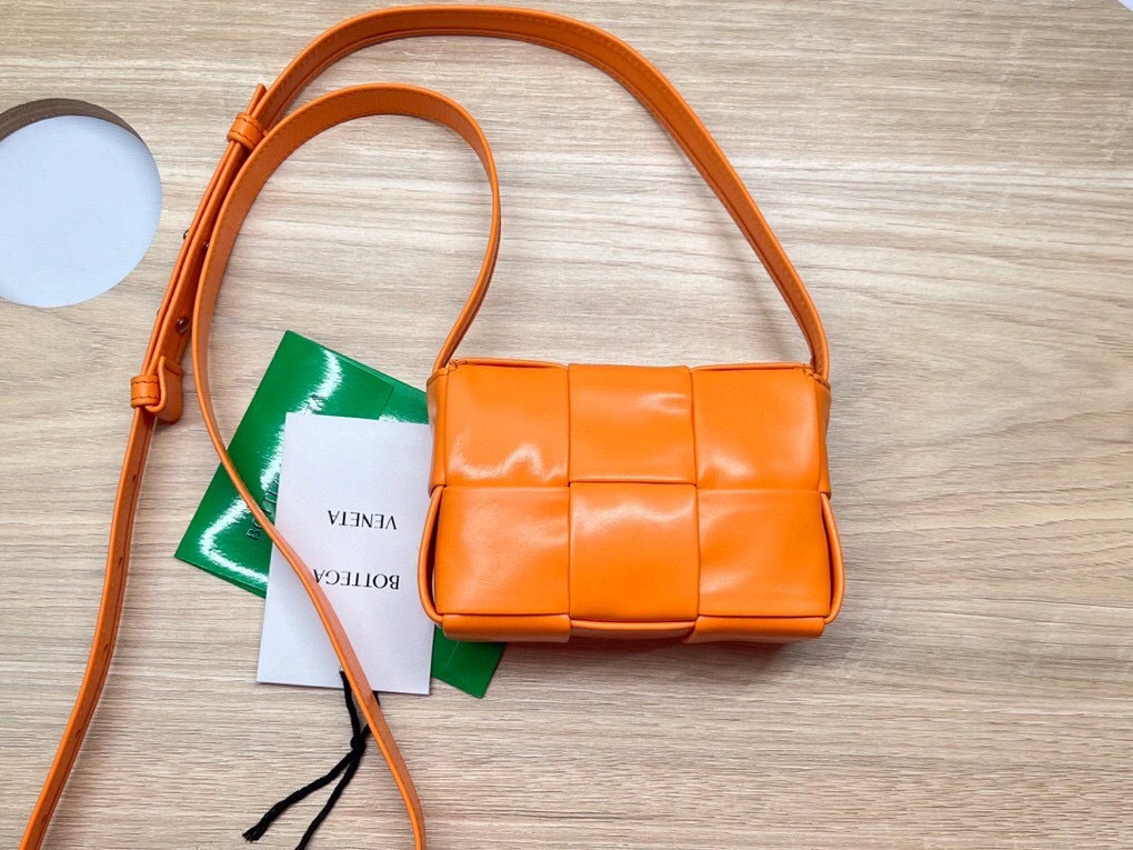 MOMO- 667048VCQ727004 Mini cassette Bag item：B-B000E2317C