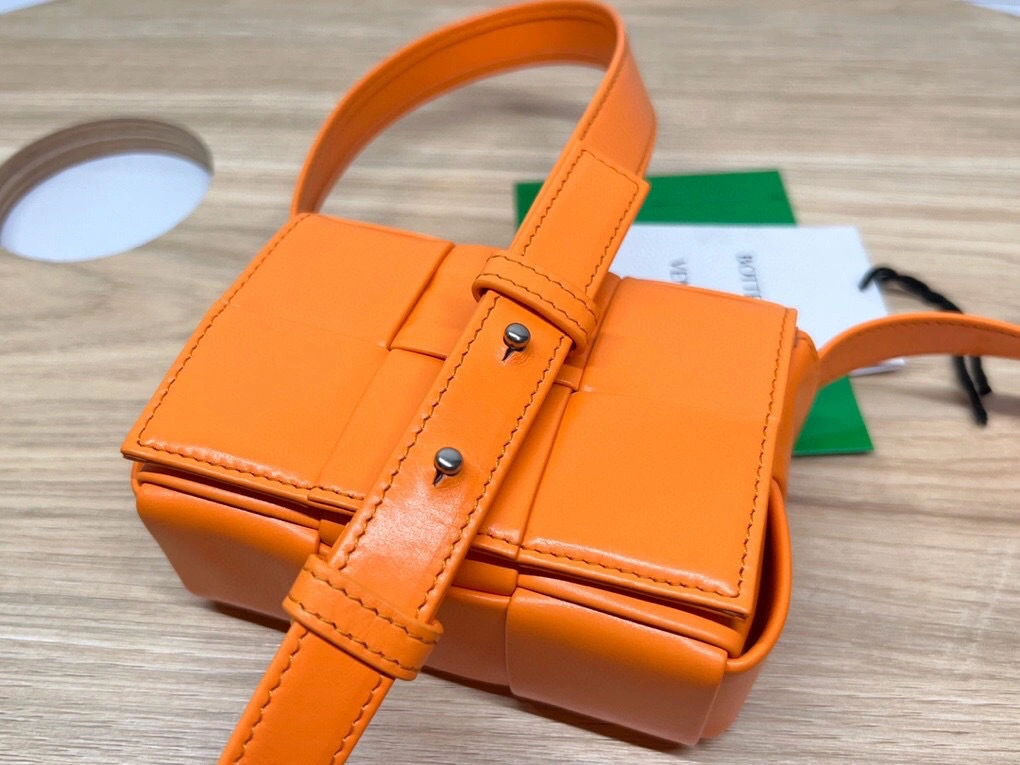 MOMO- 667048VCQ727004 Mini cassette Bag item：B-B000E2317C