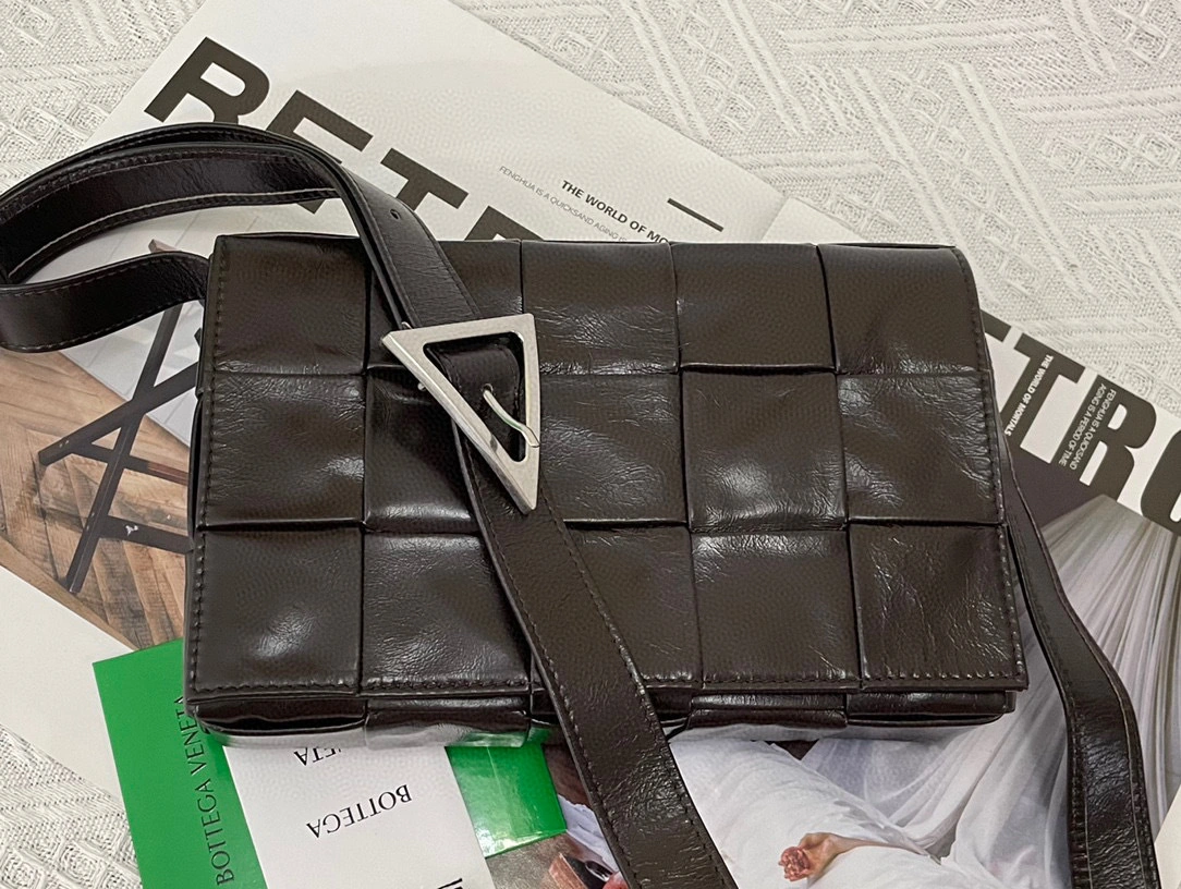 MOMO- 667298-VCQ71-2145 CASSETTE calfskin item：B-B063G0513C