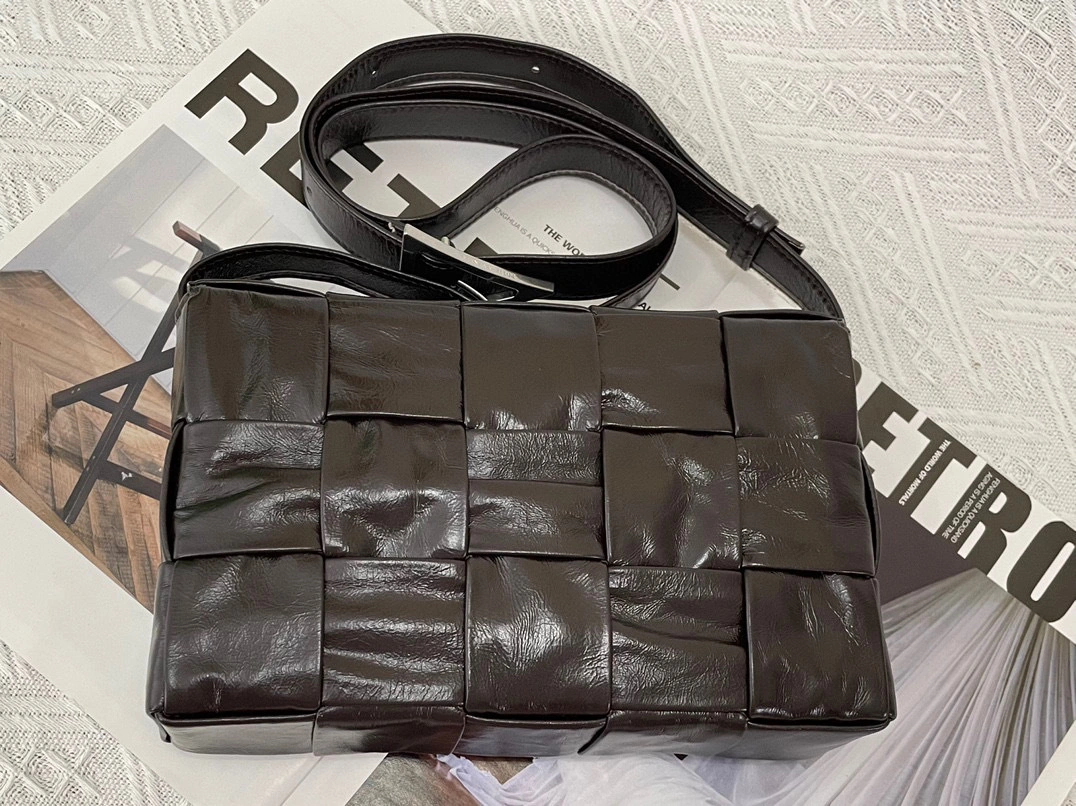 MOMO- 667298-VCQ71-2145 CASSETTE calfskin item：B-B063G0513C