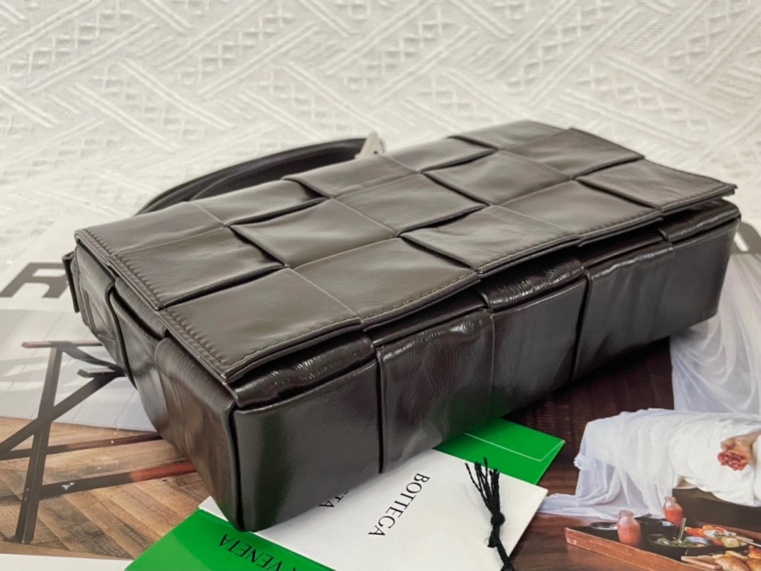MOMO- 667298-VCQ71-2145 CASSETTE calfskin item：B-B063G0513C