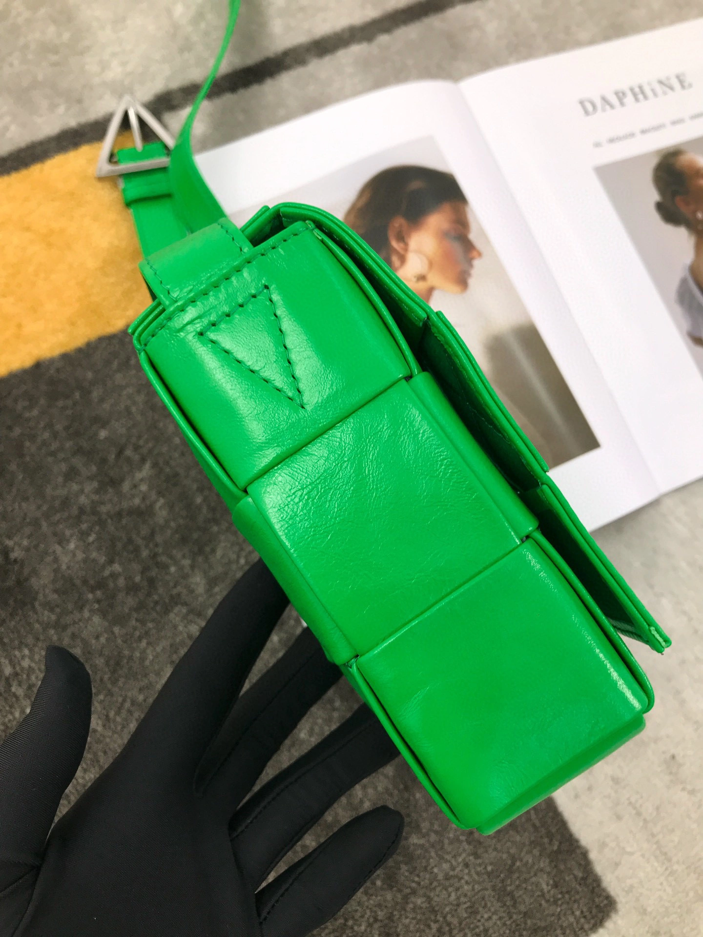 MOMO- 667298-VCQ71-3724 cassette calfskin item：B-B063E2328C