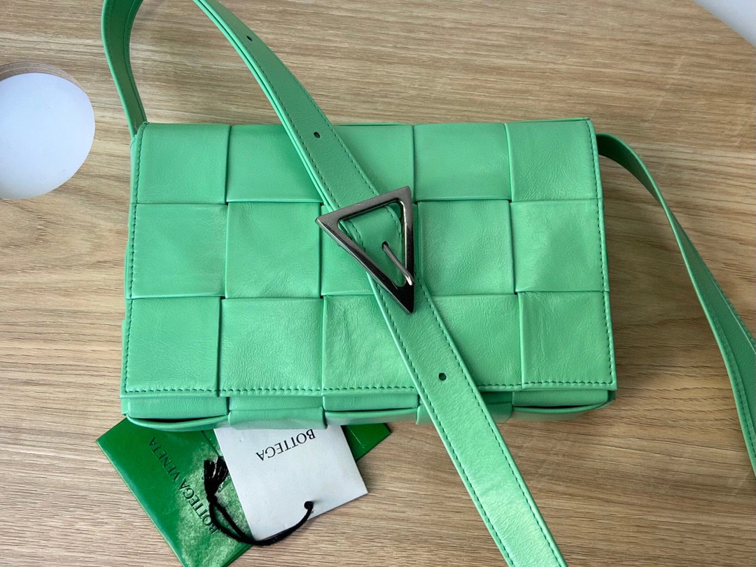 MOMO- 667298-VCQ71-3801 CASSETTE calfskin item：B-B063G0514C