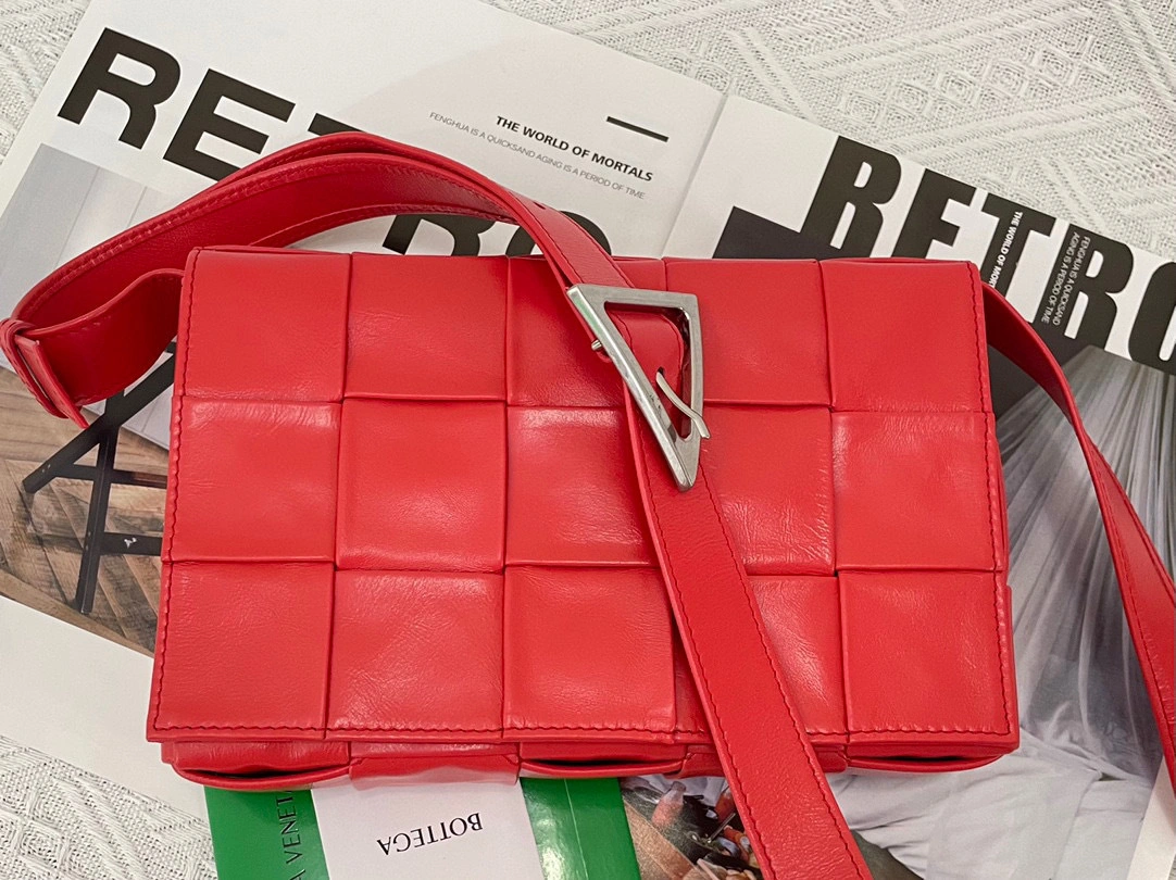 MOMO- 667298-VCQ71-8823 CASSETTE calfskin item：B-B063G0512C