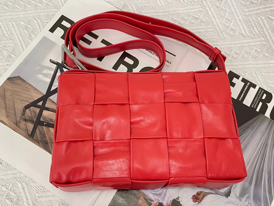 MOMO- 667298-VCQ71-8823 CASSETTE calfskin item：B-B063G0512C