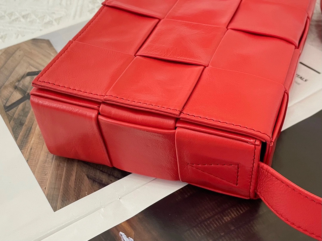 MOMO- 667298-VCQ71-8823 CASSETTE calfskin item：B-B063G0512C