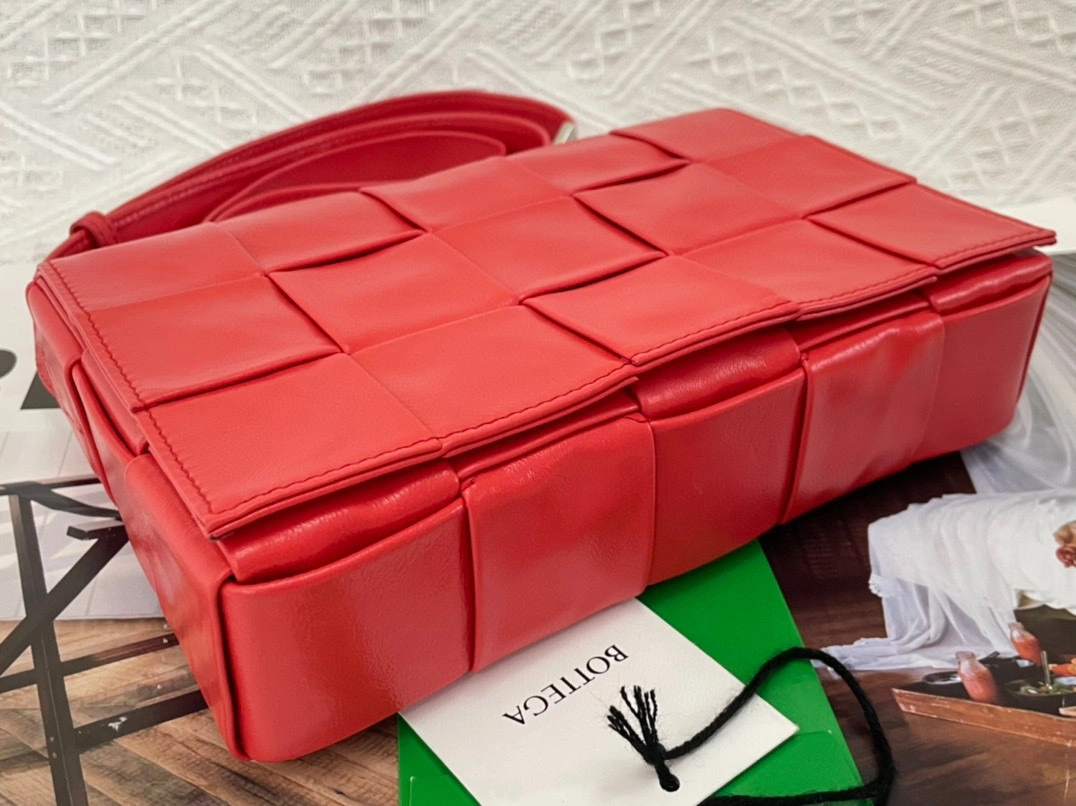 MOMO- 667298-VCQ71-8823 CASSETTE calfskin item：B-B063G0512C