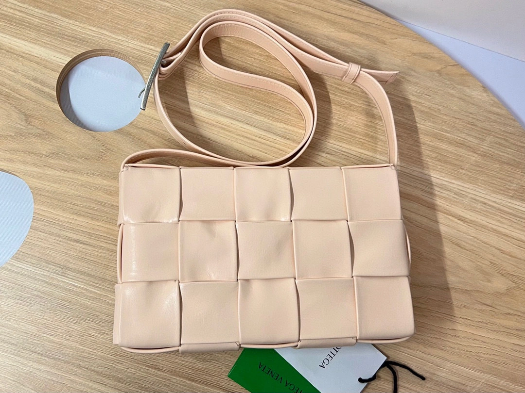 MOMO- 667298VCQ716706 CASSETTE calfskin item：B-B000E2331C