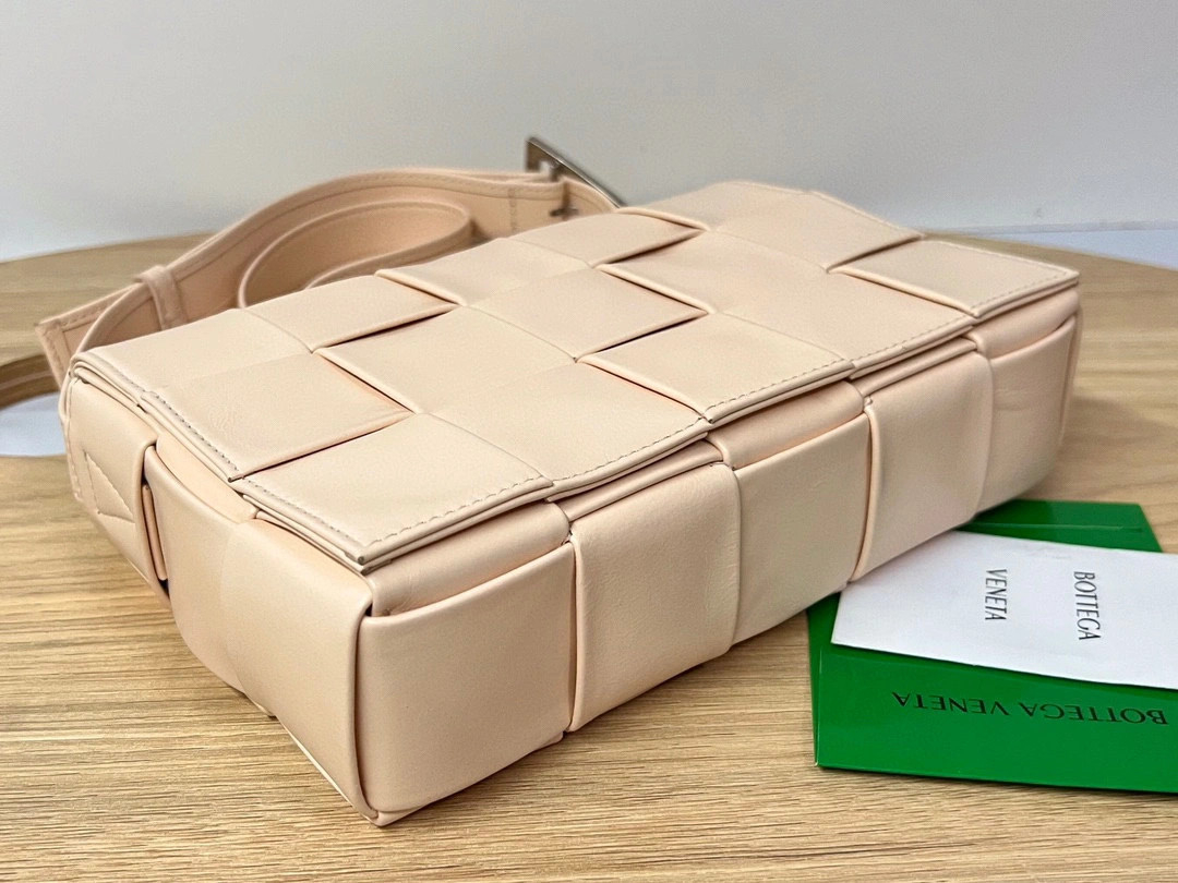 MOMO- 667298VCQ716706 CASSETTE calfskin item：B-B000E2331C