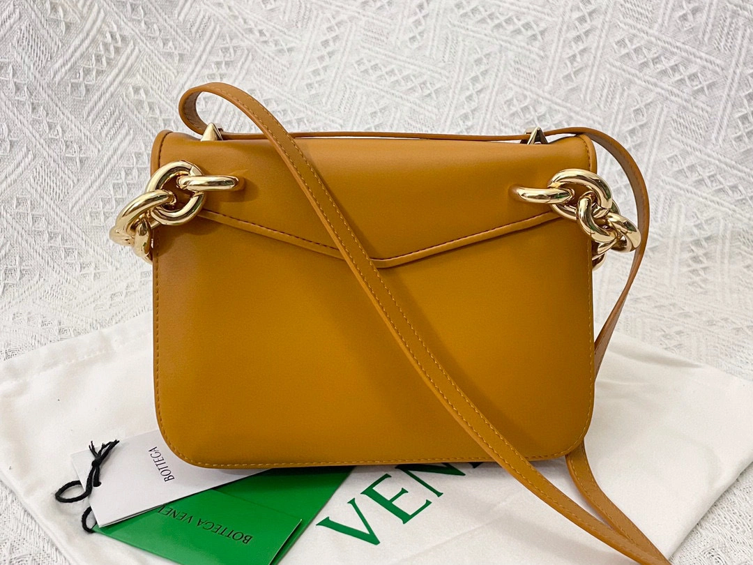 MOMO- 667399-V12J0-7716 2021 THE MOUNT item：B-B000E2241C