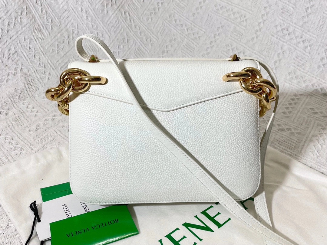 MOMO- 667399-V12M0-9009 item：B-B000E2239C