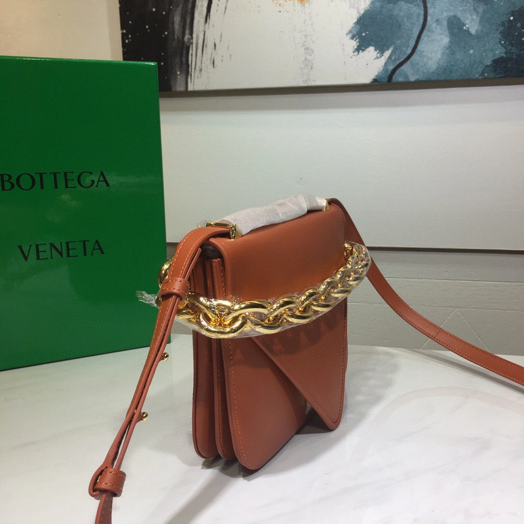 MOMO- 667399V12J07654 21 MOUNT item：B-B000E2242C
