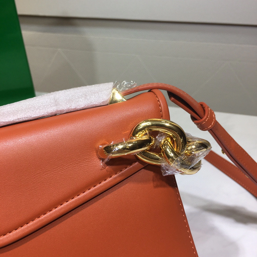 MOMO- 667399V12J07654 21 MOUNT item：B-B000E2242C