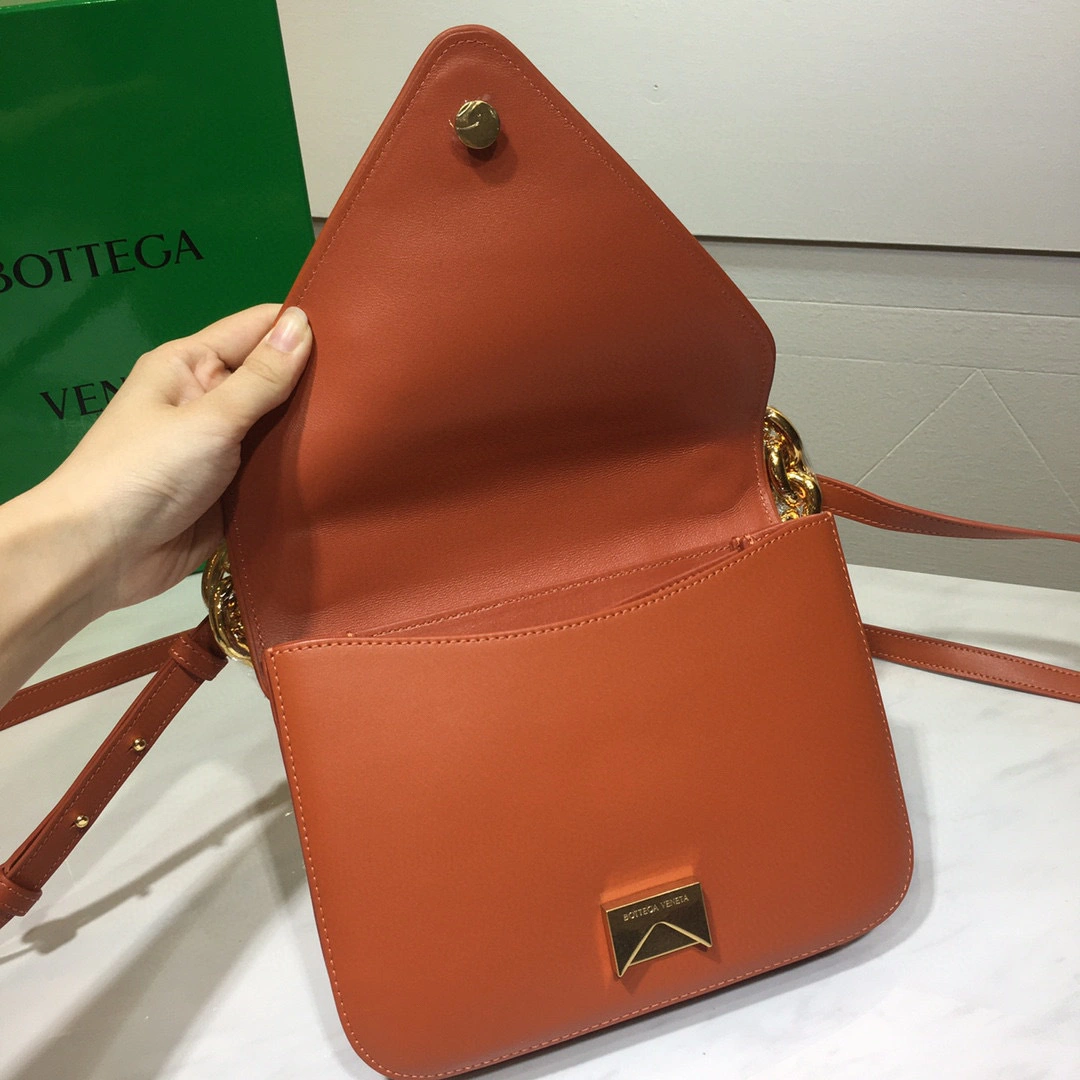 MOMO- 667399V12J07654 21 MOUNT item：B-B000E2242C