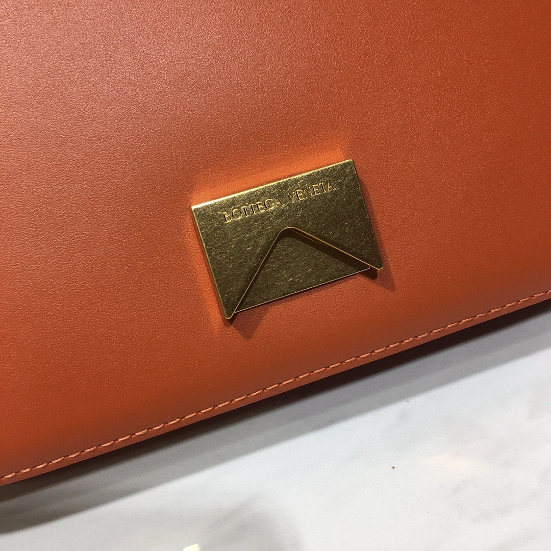 MOMO- 667399V12J07654 21 MOUNT item：B-B000E2242C