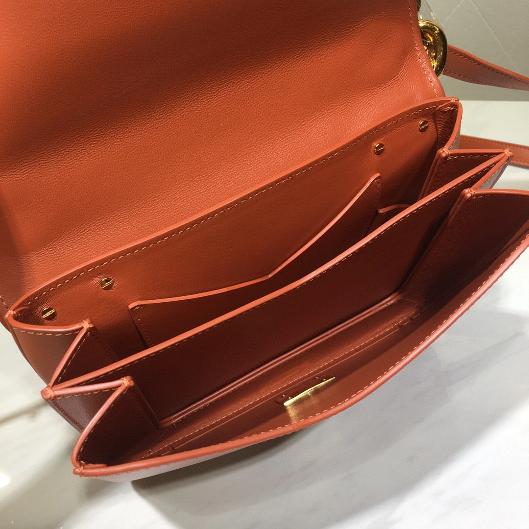 MOMO- 667399V12J07654 21 MOUNT item：B-B000E2242C