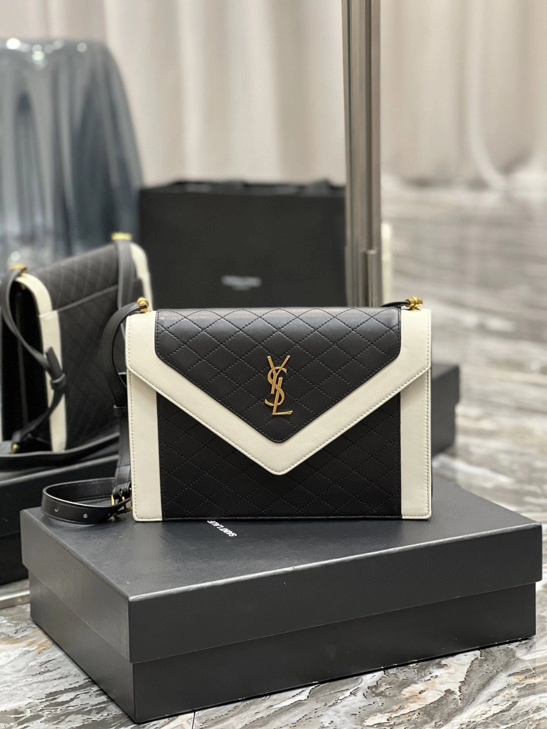 MOMO- 668863-1ELZ7-1016 Lambskin item : B-B597E1705W