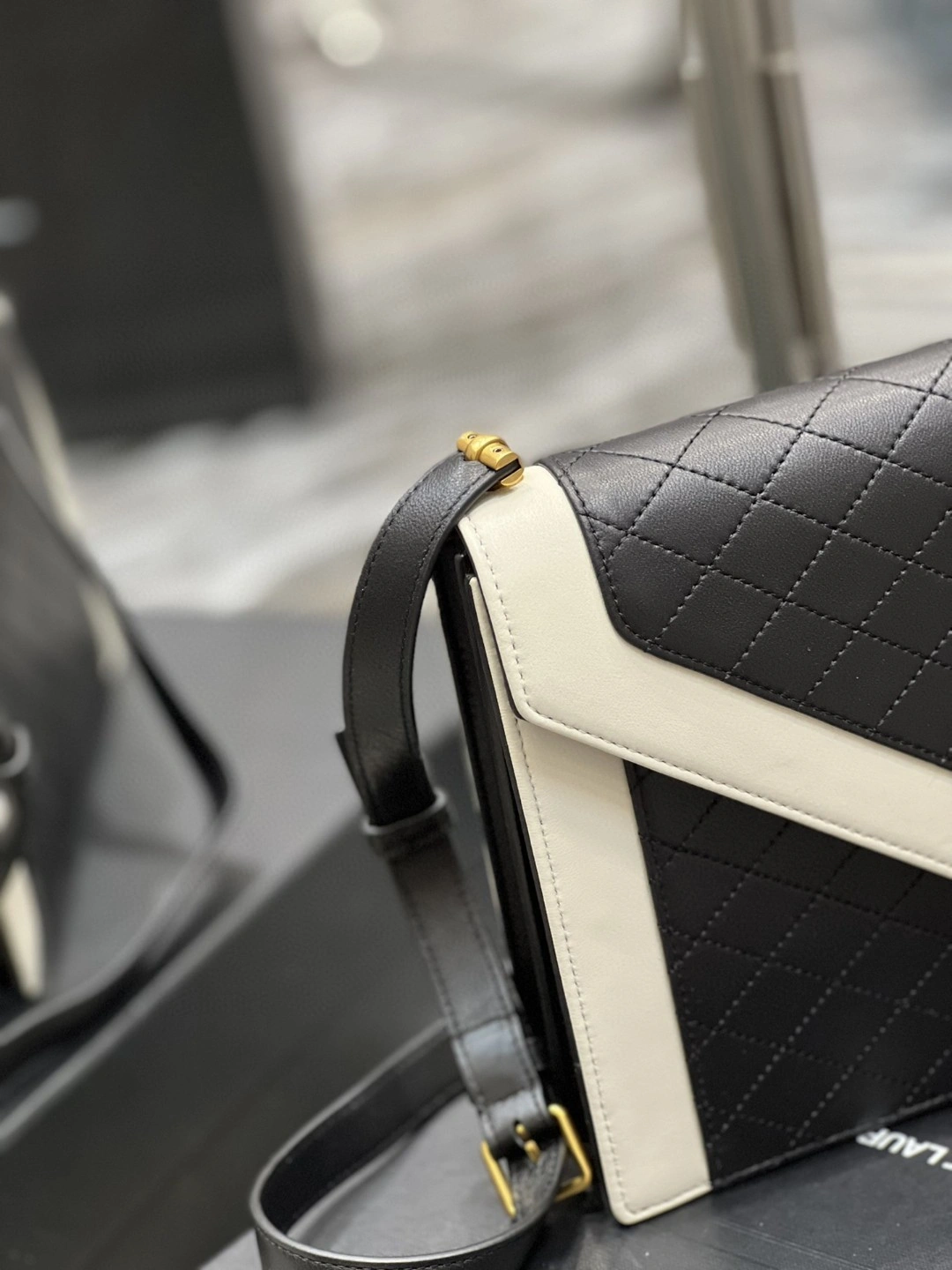 MOMO- 668863-1ELZ7-1016 Lambskin item : B-B597E1705W