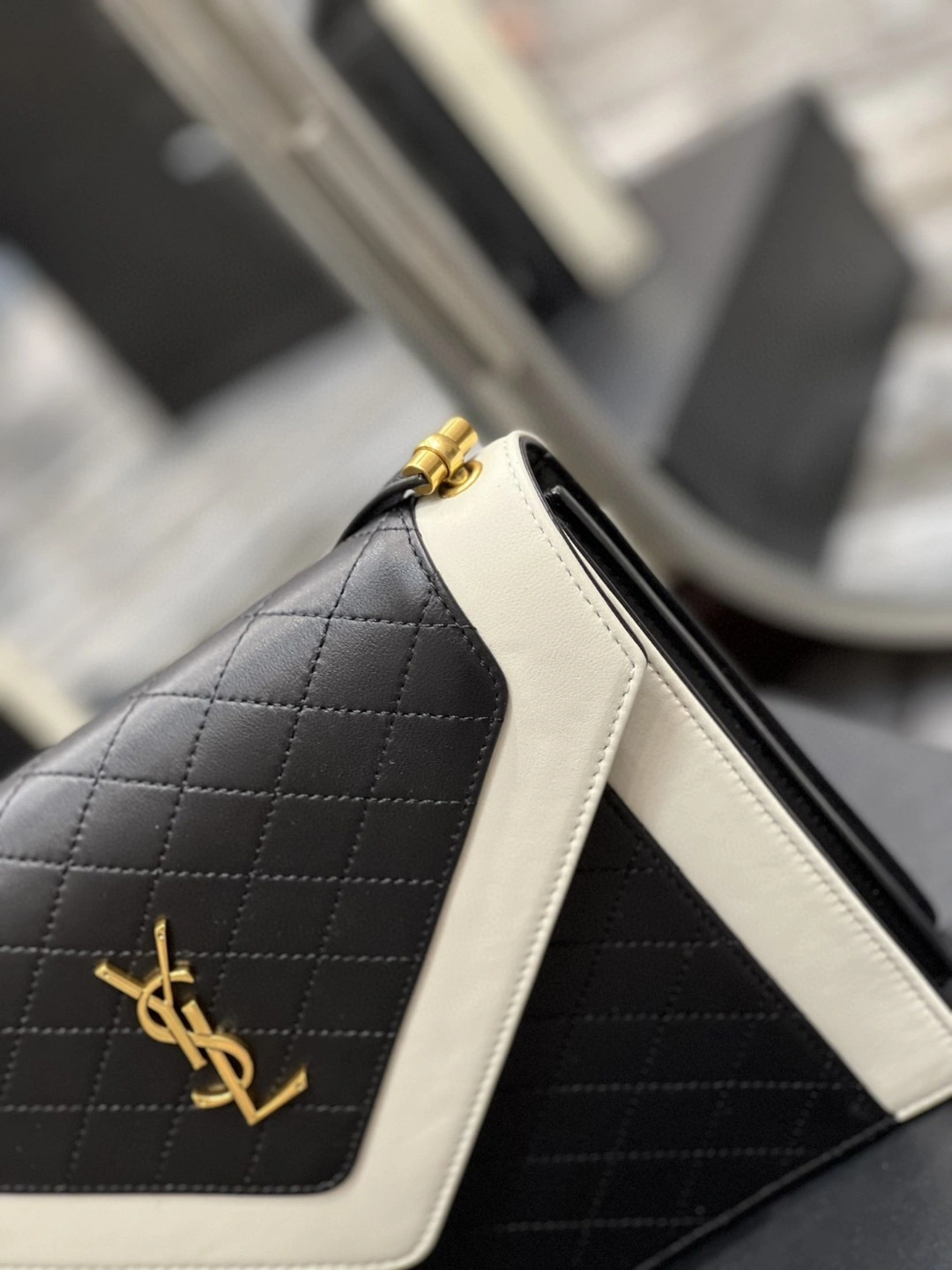 MOMO- 668863-1ELZ7-1016 Lambskin item : B-B597E1705W
