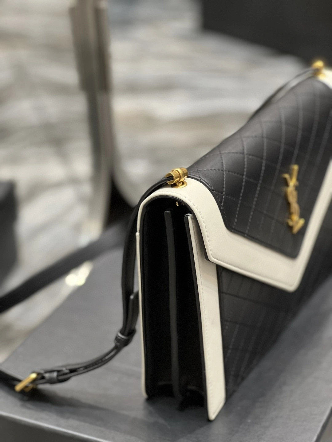 MOMO- 668863-1ELZ7-1016 Lambskin item : B-B597E1705W