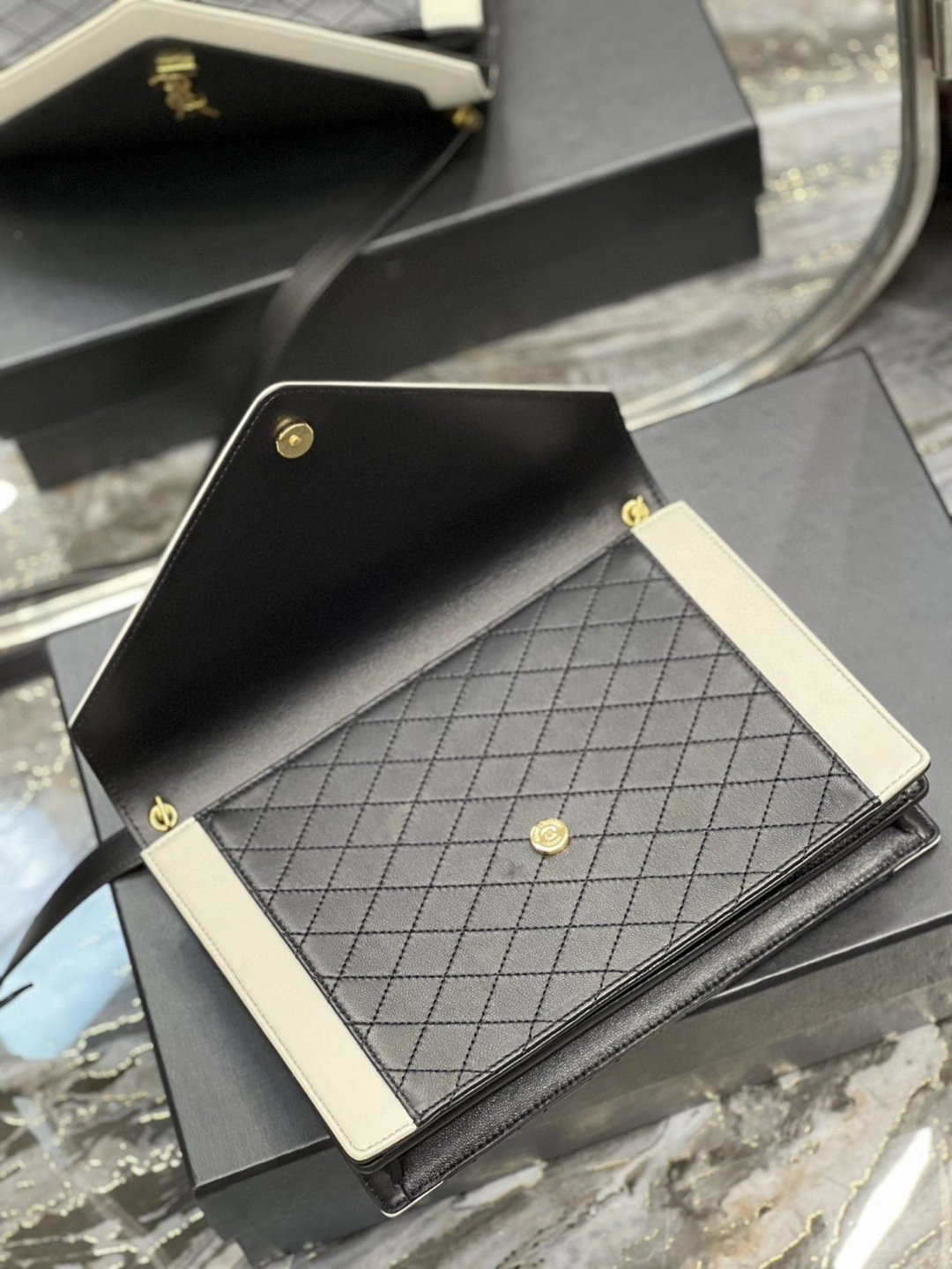 MOMO- 668863-1ELZ7-1016 Lambskin item : B-B597E1705W