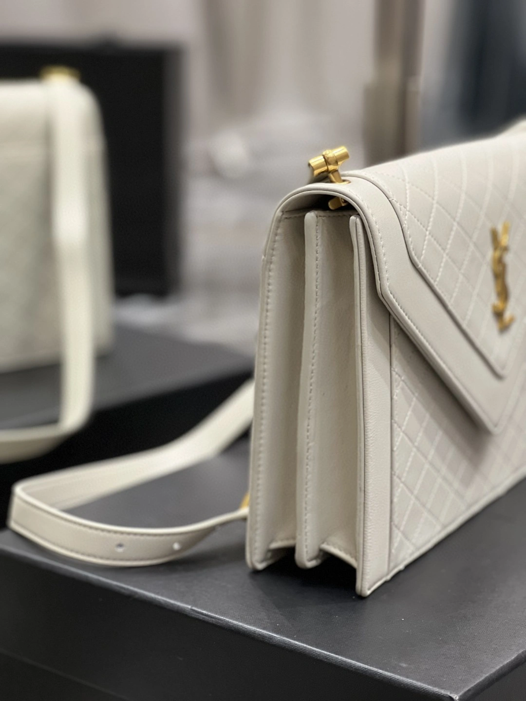 MOMO- 6688631EL079207 Lambskin item : B-B597E1415W