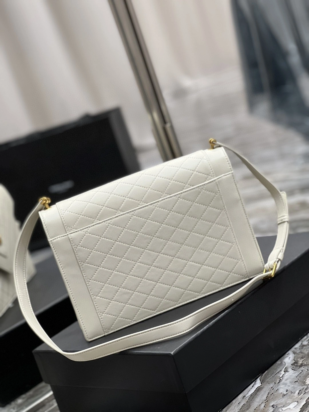 MOMO- 6688631EL079207 Lambskin item : B-B597E1415W