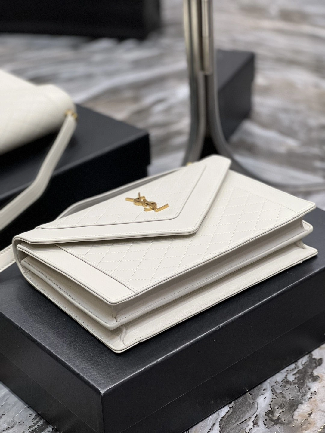 MOMO- 6688631EL079207 Lambskin item : B-B597E1415W