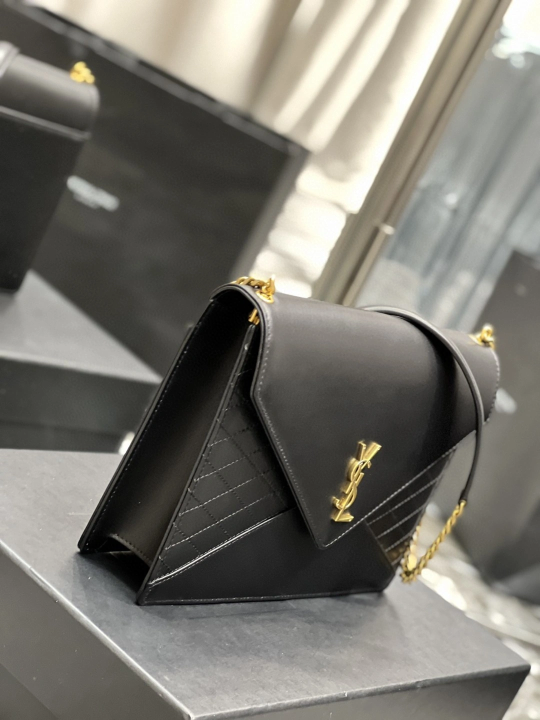 MOMO- 668864-1EL07-1000 Lambskin item : B-B597E1715W