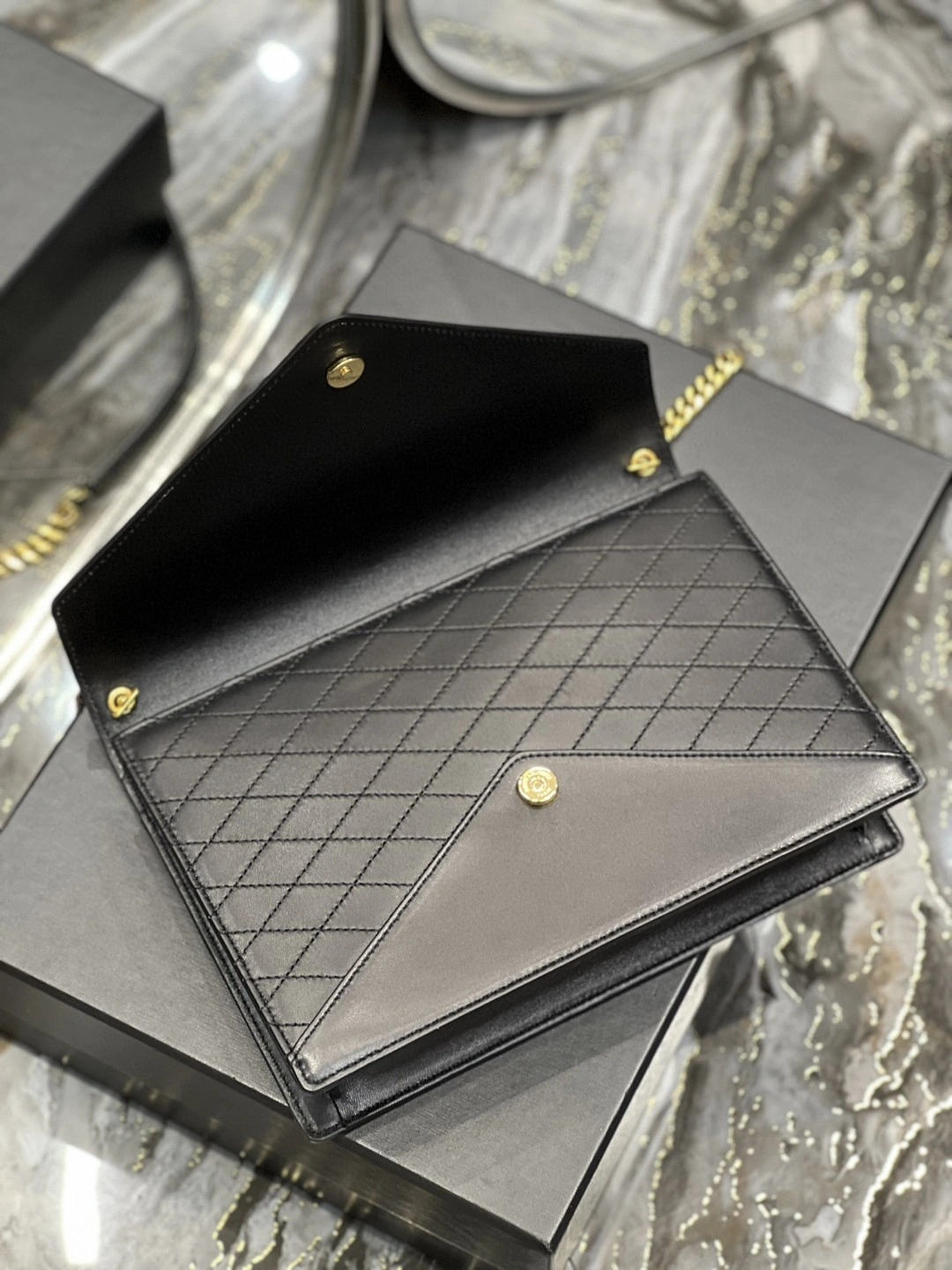 MOMO- 668864-1EL07-1000 Lambskin item : B-B597E1715W