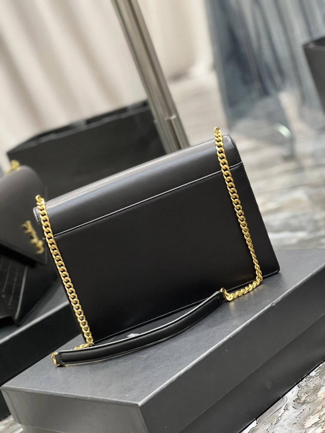 MOMO- 668864-1EL07-1000 Lambskin item : B-B597E1715W