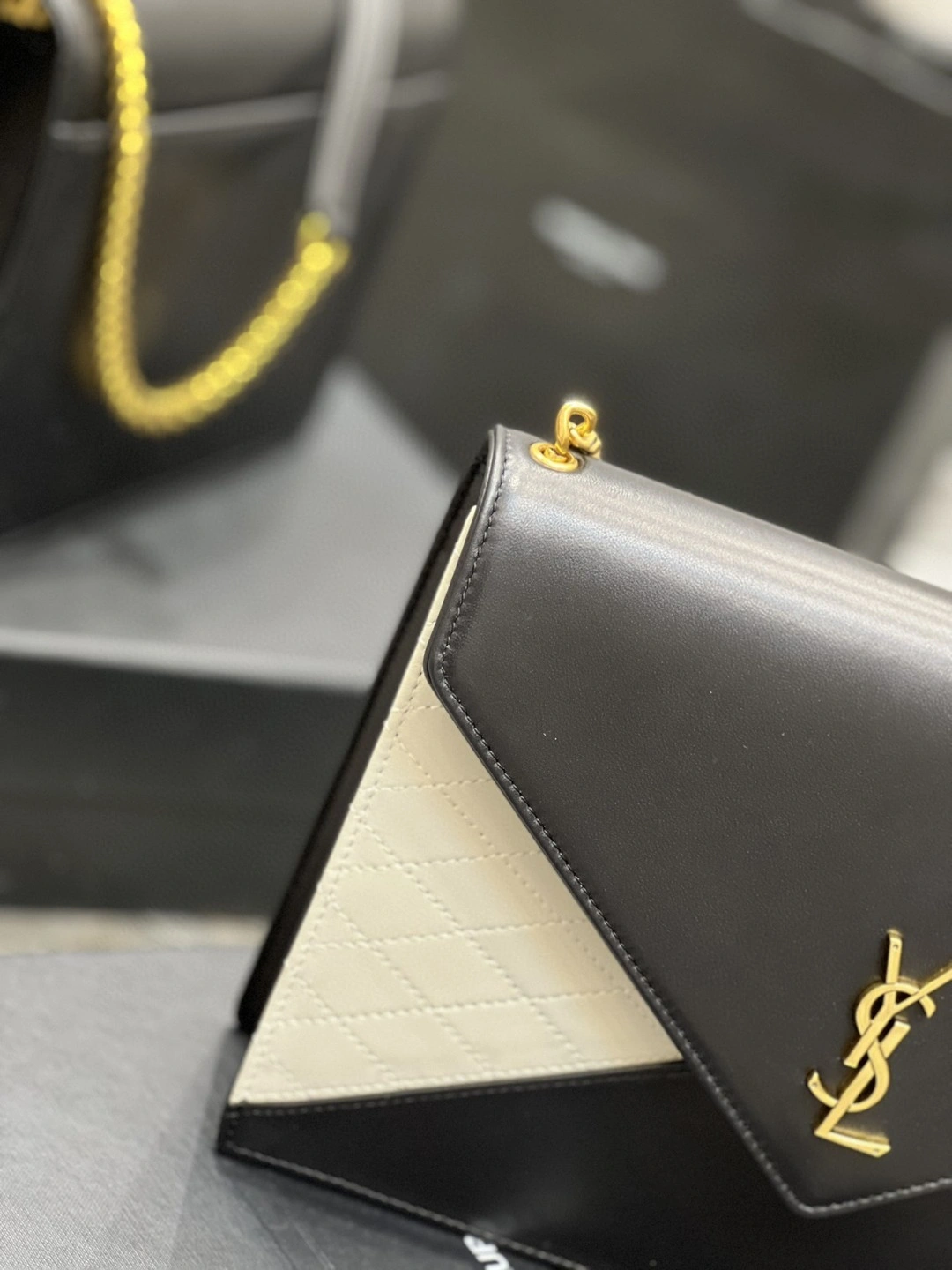 MOMO- 668864-AAAAN-1031 Lambskin item : B-B597E1413W