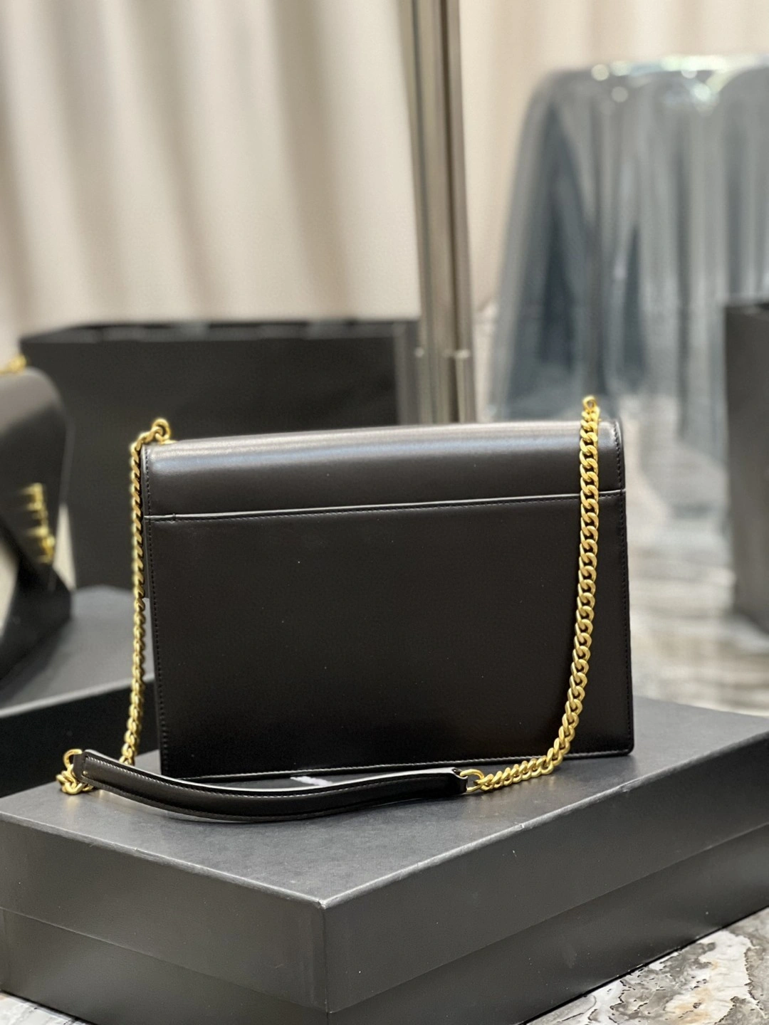 MOMO- 668864-AAAAN-1031 Lambskin item : B-B597E1413W