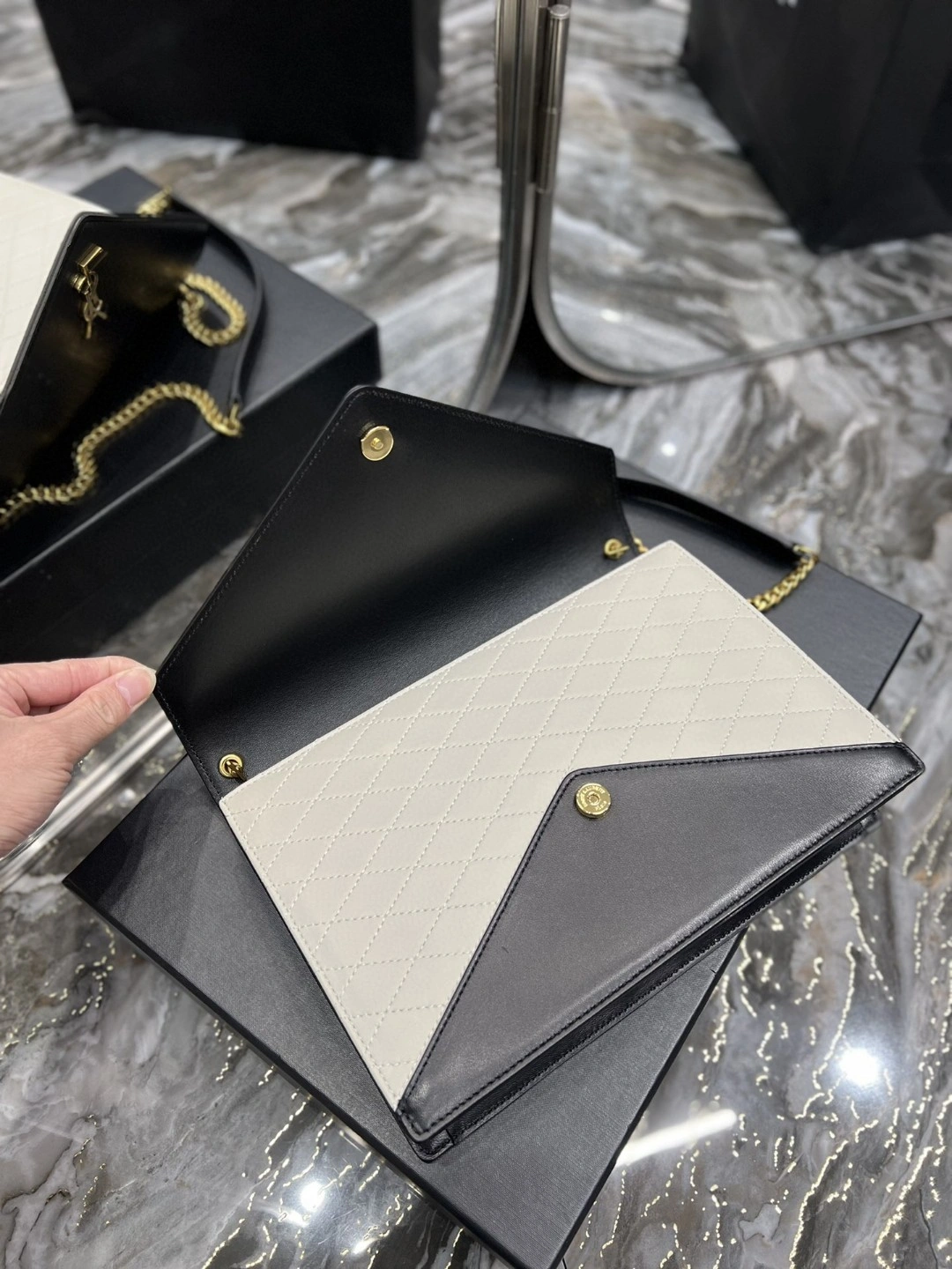 MOMO- 668864-AAAAN-1031 Lambskin item : B-B597E1413W