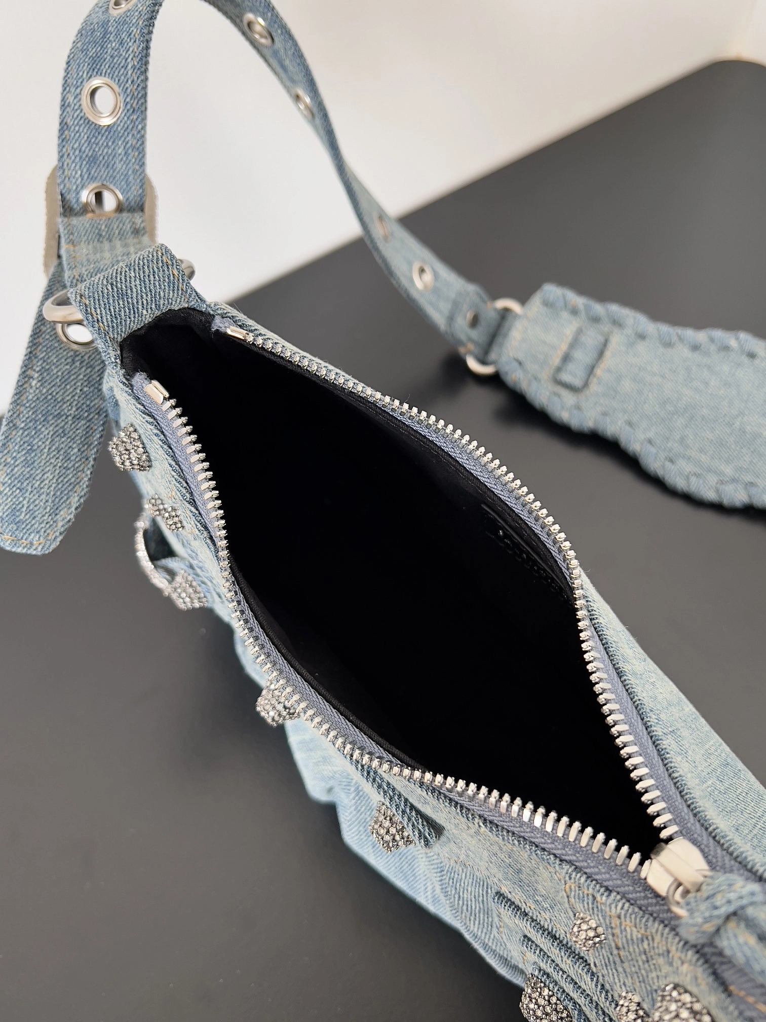 MOMO--6713092109U4715 6713092AANY4317 Le Cagole item:C-B063L0864R