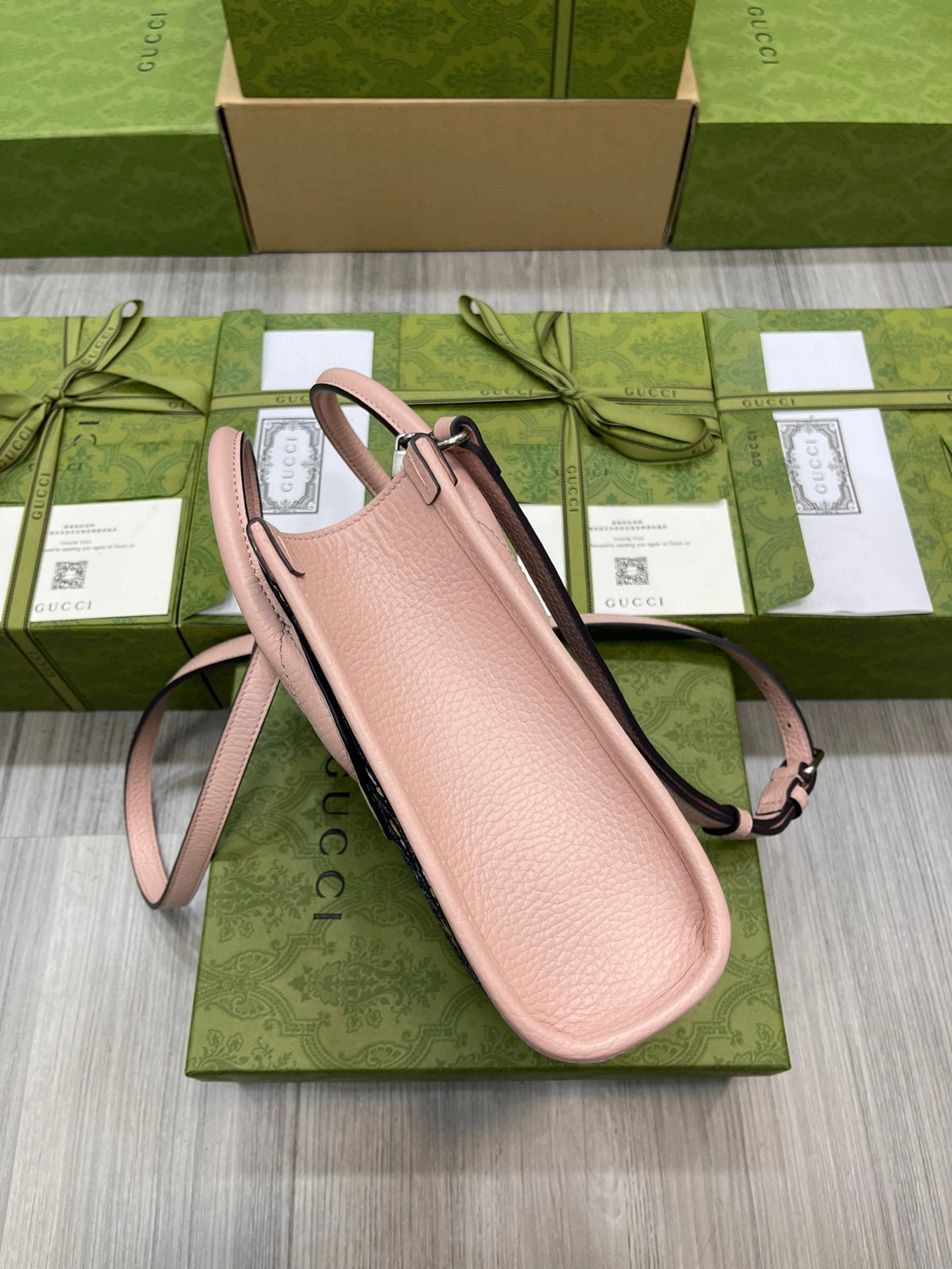 MOMO- 671623-2KQRC-4498 item：B-B202E1906C