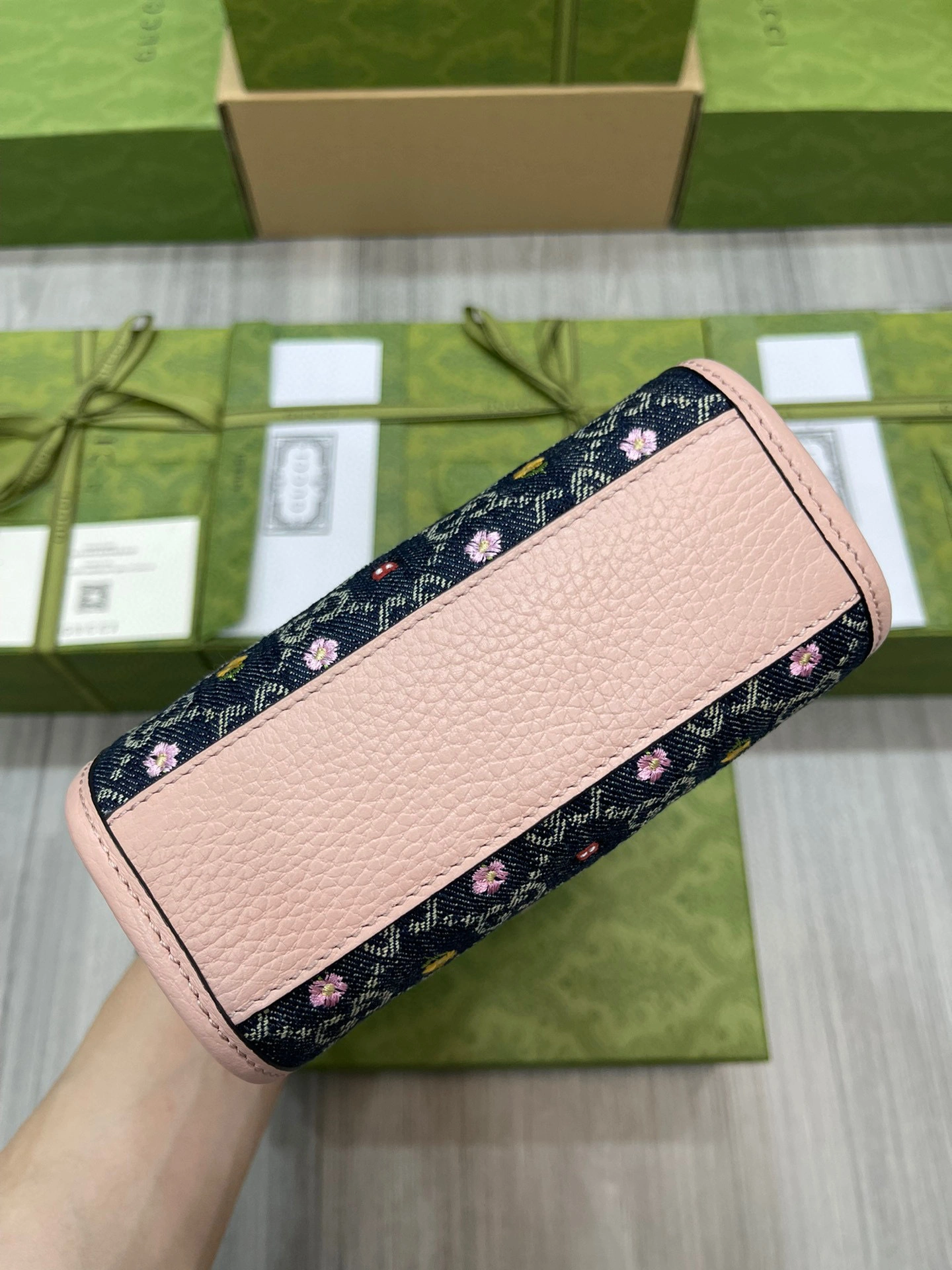 MOMO- 671623-2KQRC-4498 item：B-B202E1906C