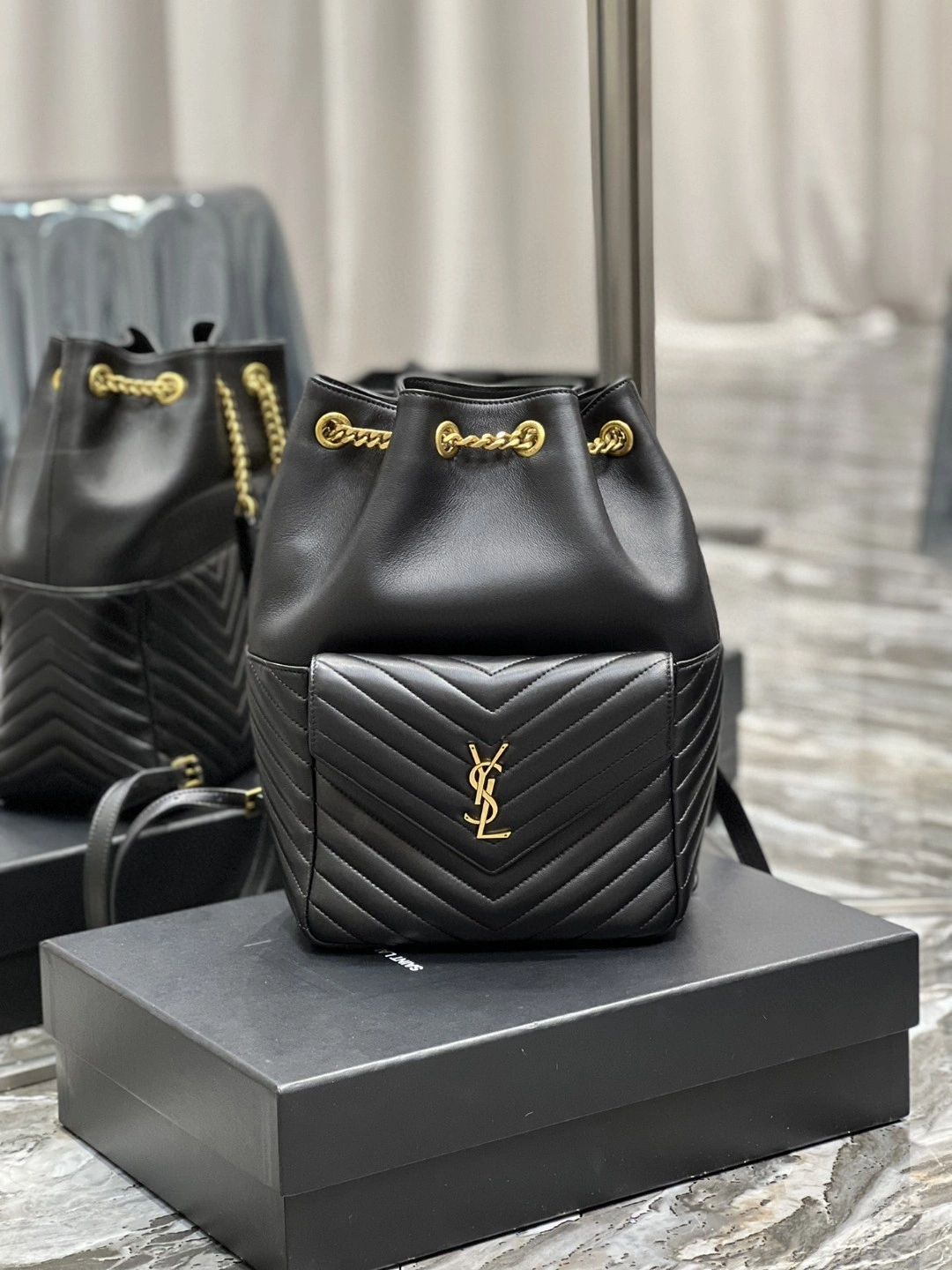 MOMO- 672609-1EL07-1000 Lambskin item : B-B597E1418W