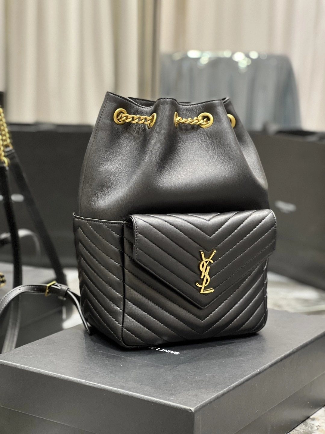 MOMO- 672609-1EL07-1000 Lambskin item : B-B597E1418W