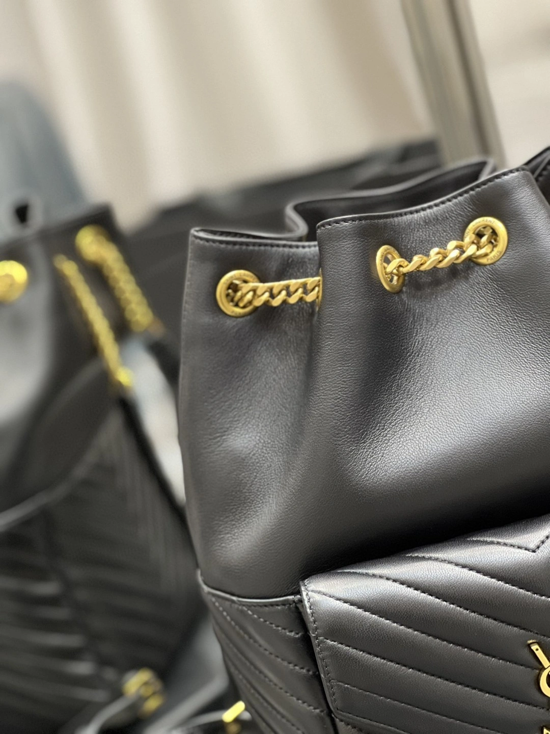 MOMO- 672609-1EL07-1000 Lambskin item : B-B597E1418W