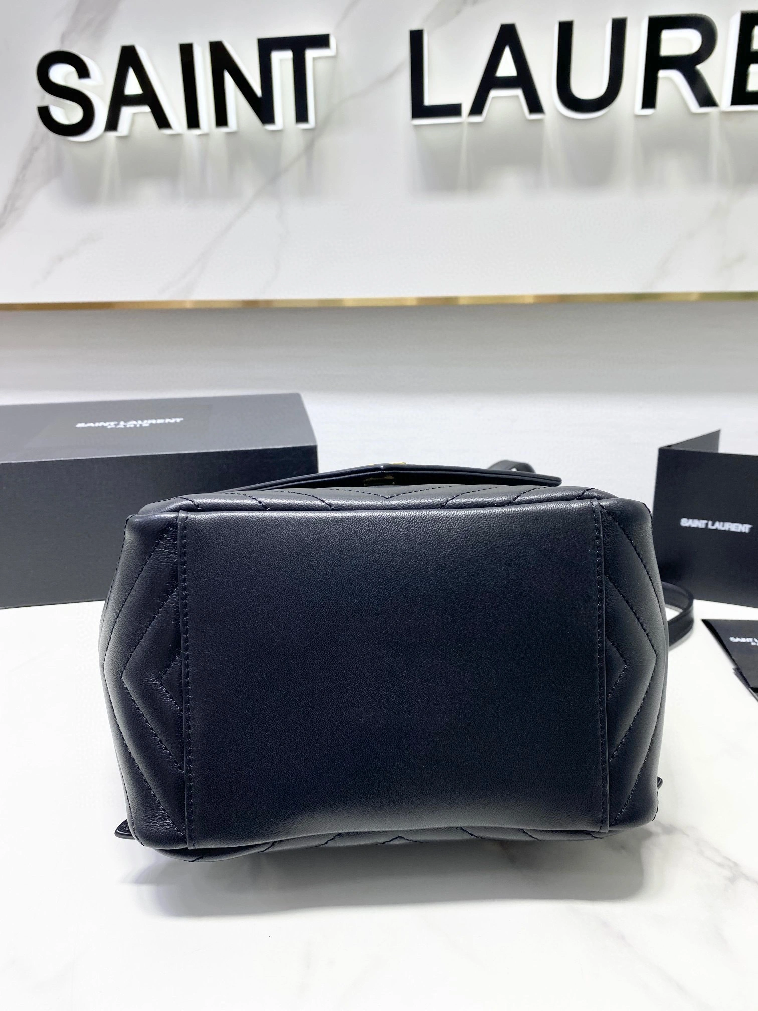 MOMO- 672609-1EL07-1000 lambskin item：B-B000G0617C
