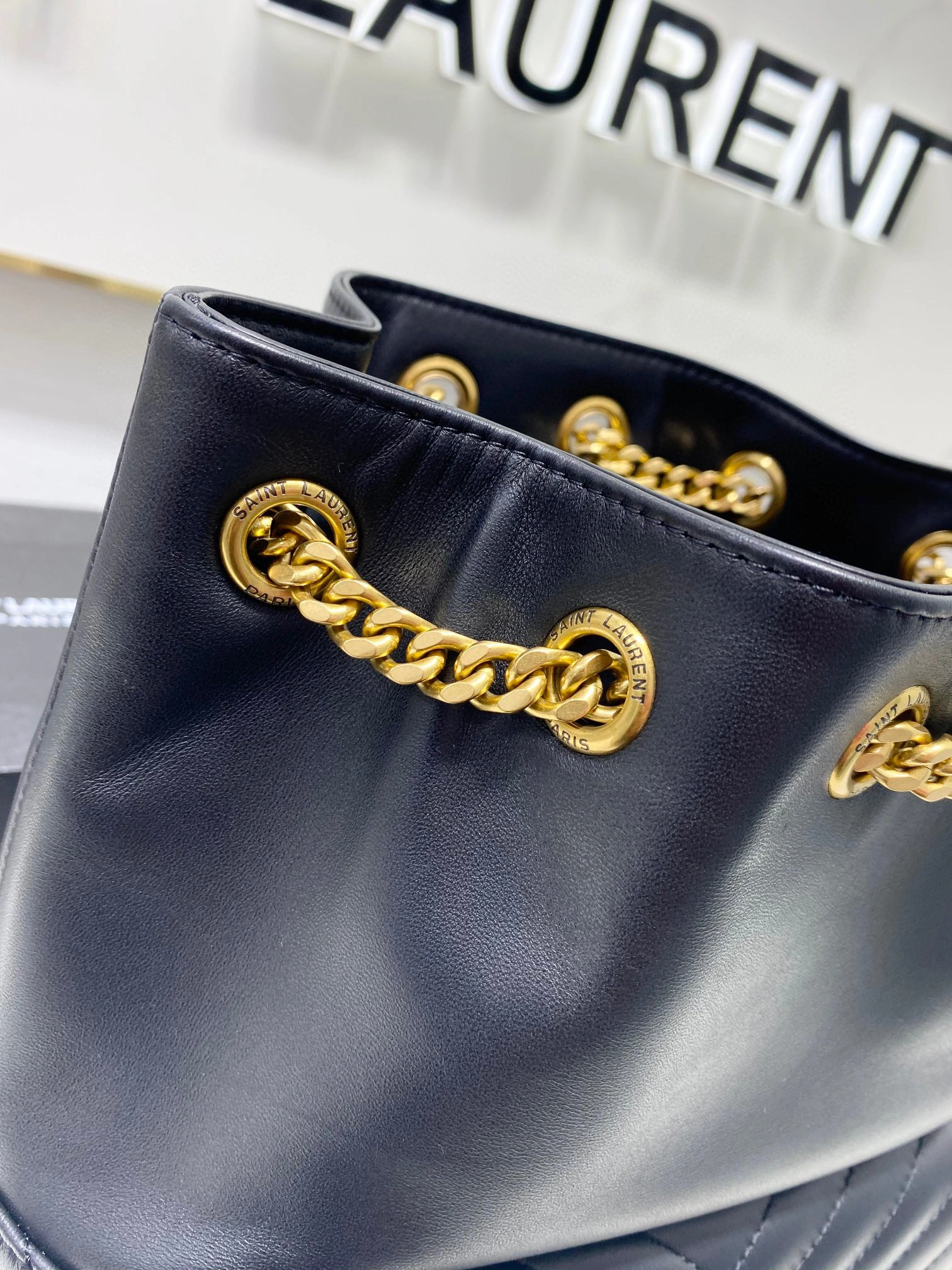 MOMO- 672609-1EL07-1000 lambskin item：B-B000G0617C