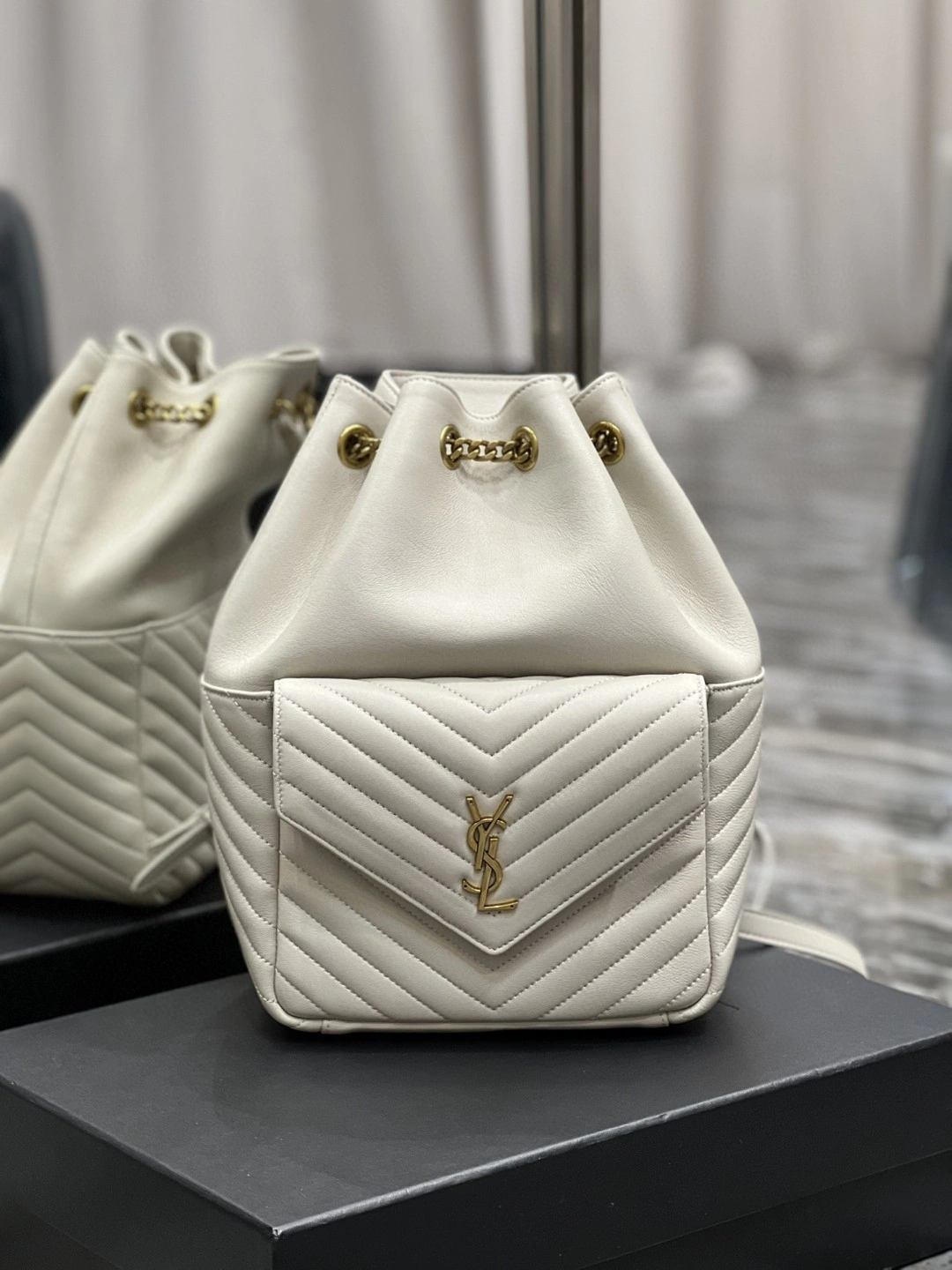 MOMO- 672609-1EL07-9207 Lambskin item : B-B597E1419W
