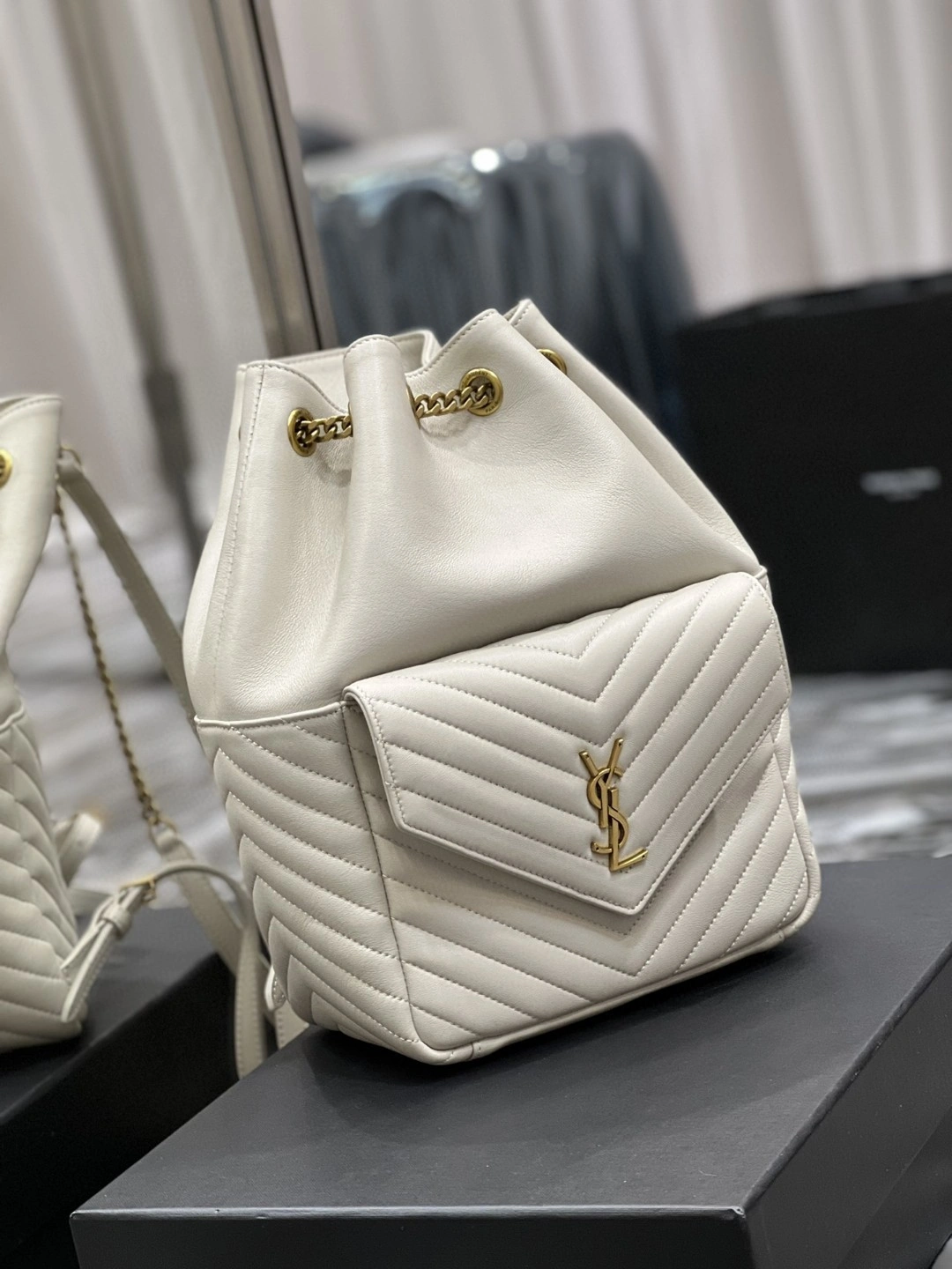 MOMO- 672609-1EL07-9207 Lambskin item : B-B597E1419W