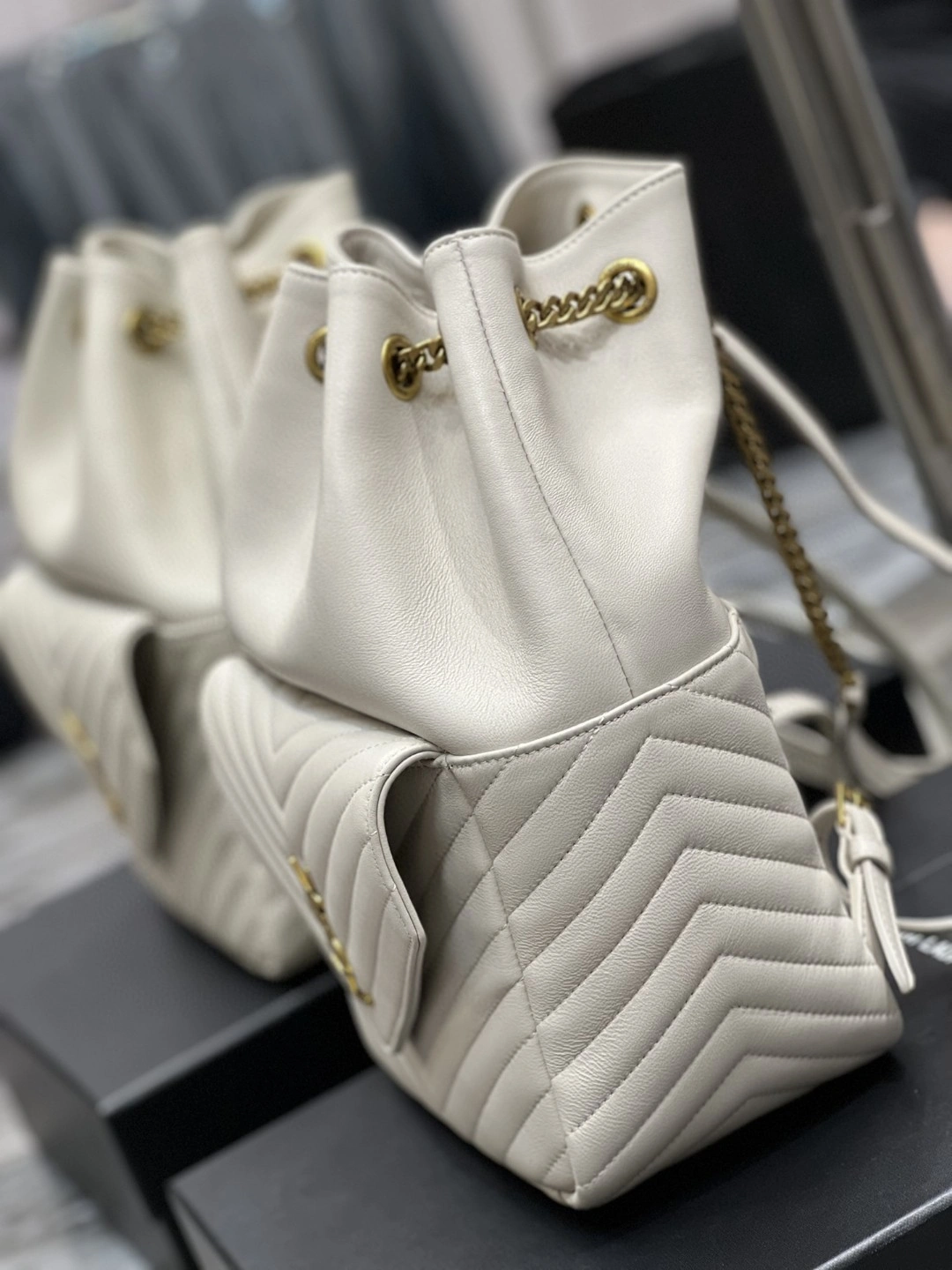 MOMO- 672609-1EL07-9207 Lambskin item : B-B597E1419W
