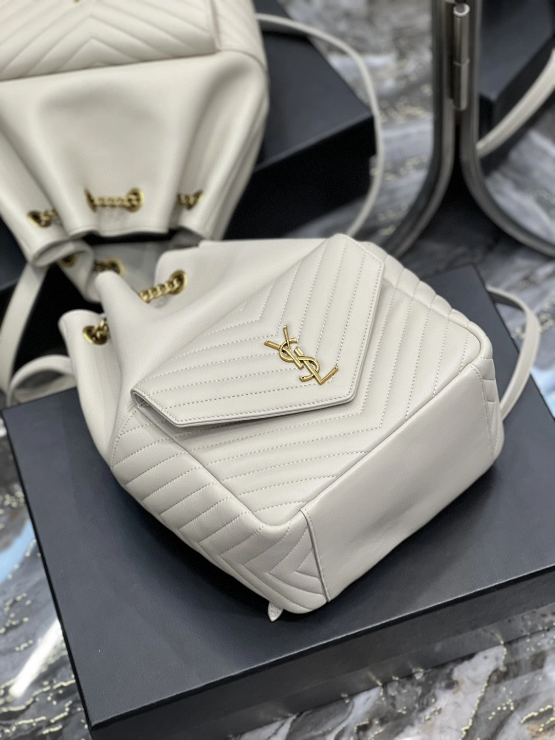 MOMO- 672609-1EL07-9207 Lambskin item : B-B597E1419W