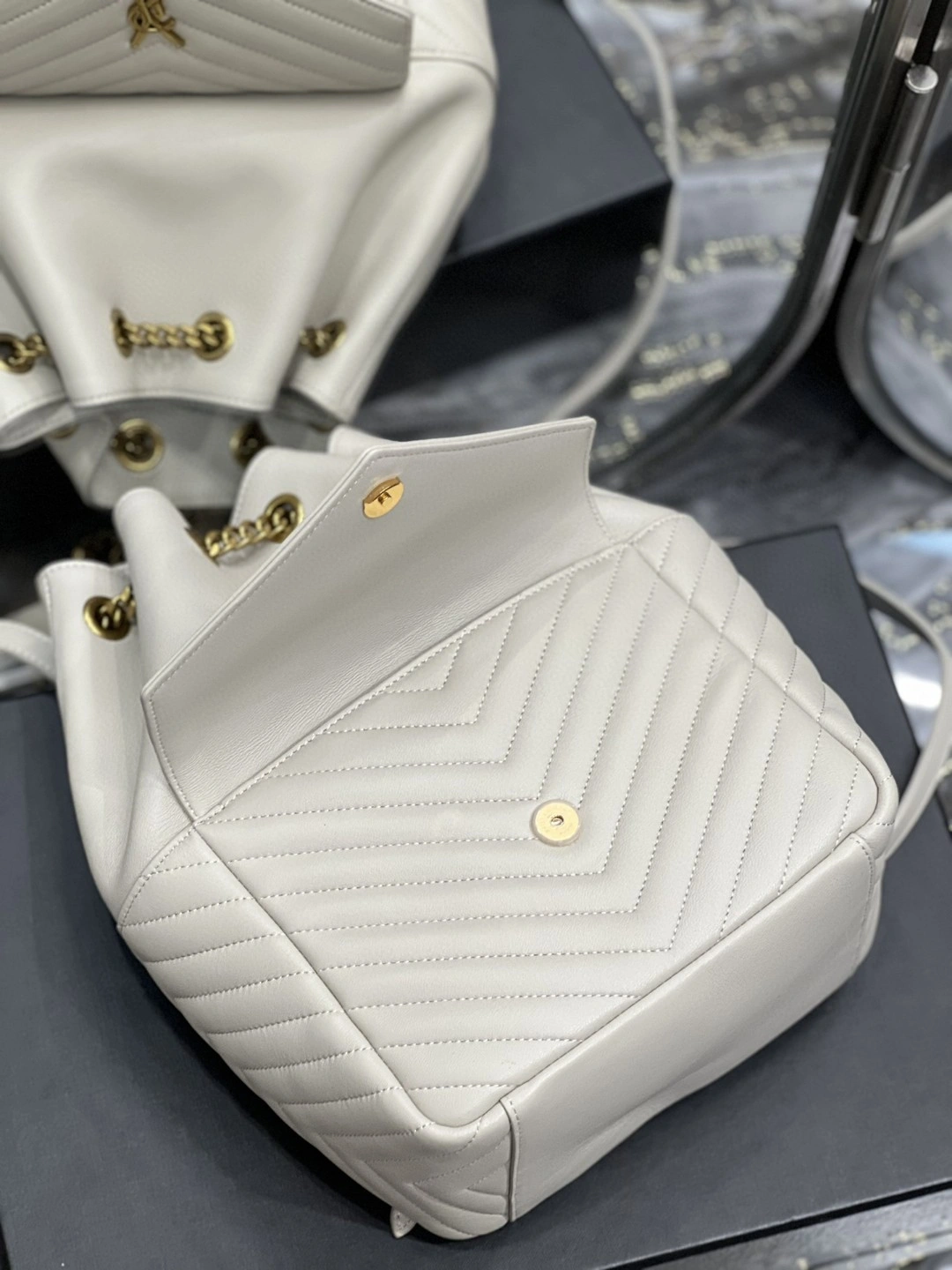 MOMO- 672609-1EL07-9207 Lambskin item : B-B597E1419W