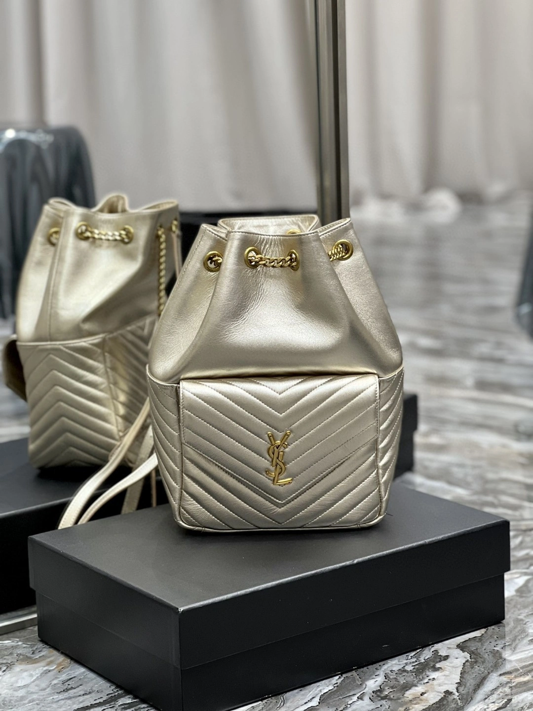 MOMO- 672609-AAAAO-7100 Lambskin item : B-B597E1738W